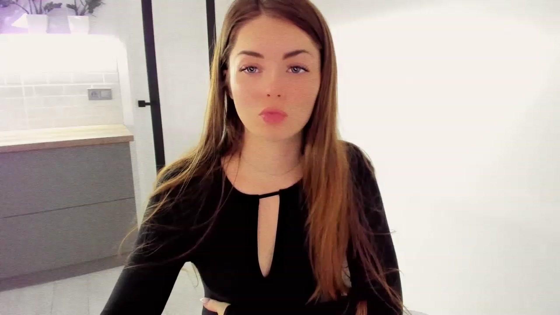 Gallery image thumbnail from Miriam_Mills's myfreecams stream on, 11/25/2022, 08:17 image 18 of 20