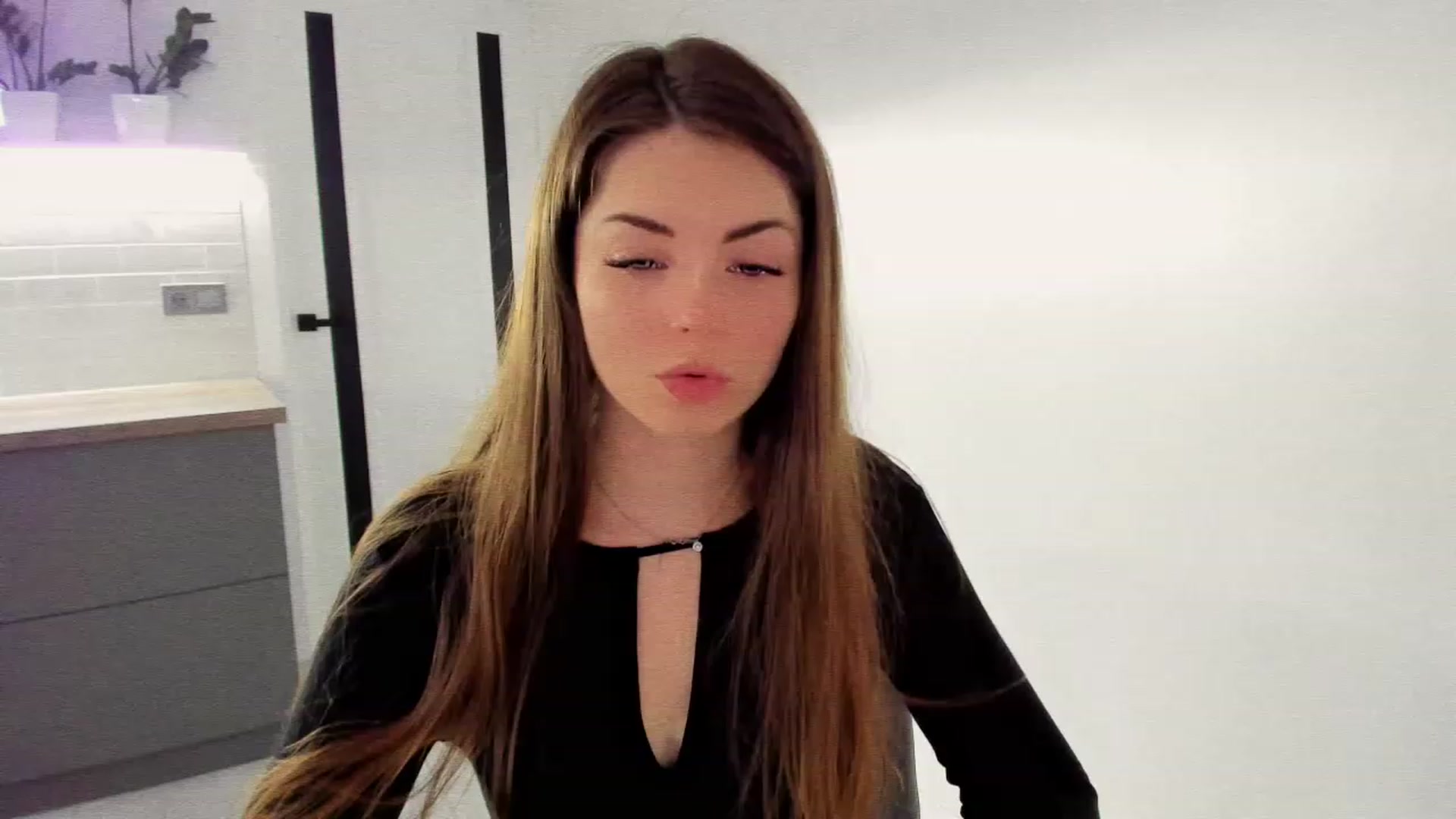Gallery image thumbnail from Miriam_Mills's myfreecams stream on, 11/25/2022, 08:17 image 5 of 20