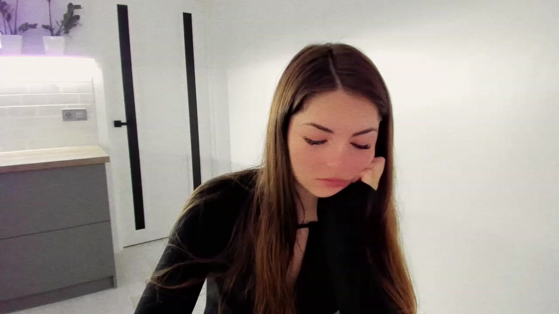 Gallery image thumbnail from Miriam_Mills's myfreecams stream on, 11/25/2022, 08:17 image 3 of 20