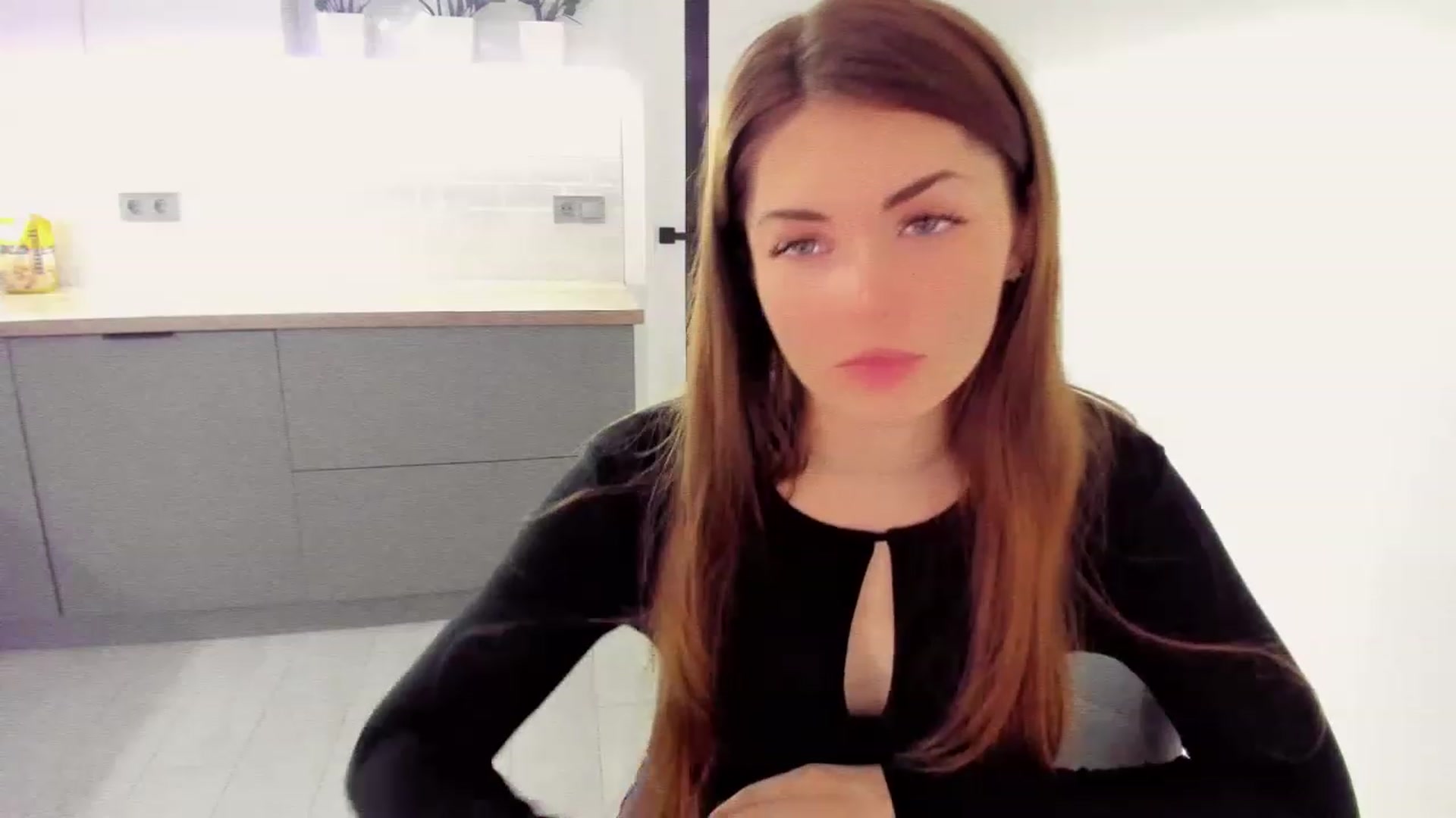 Gallery image thumbnail from Miriam_Mills's myfreecams stream on, 11/25/2022, 09:43 image 3 of 20
