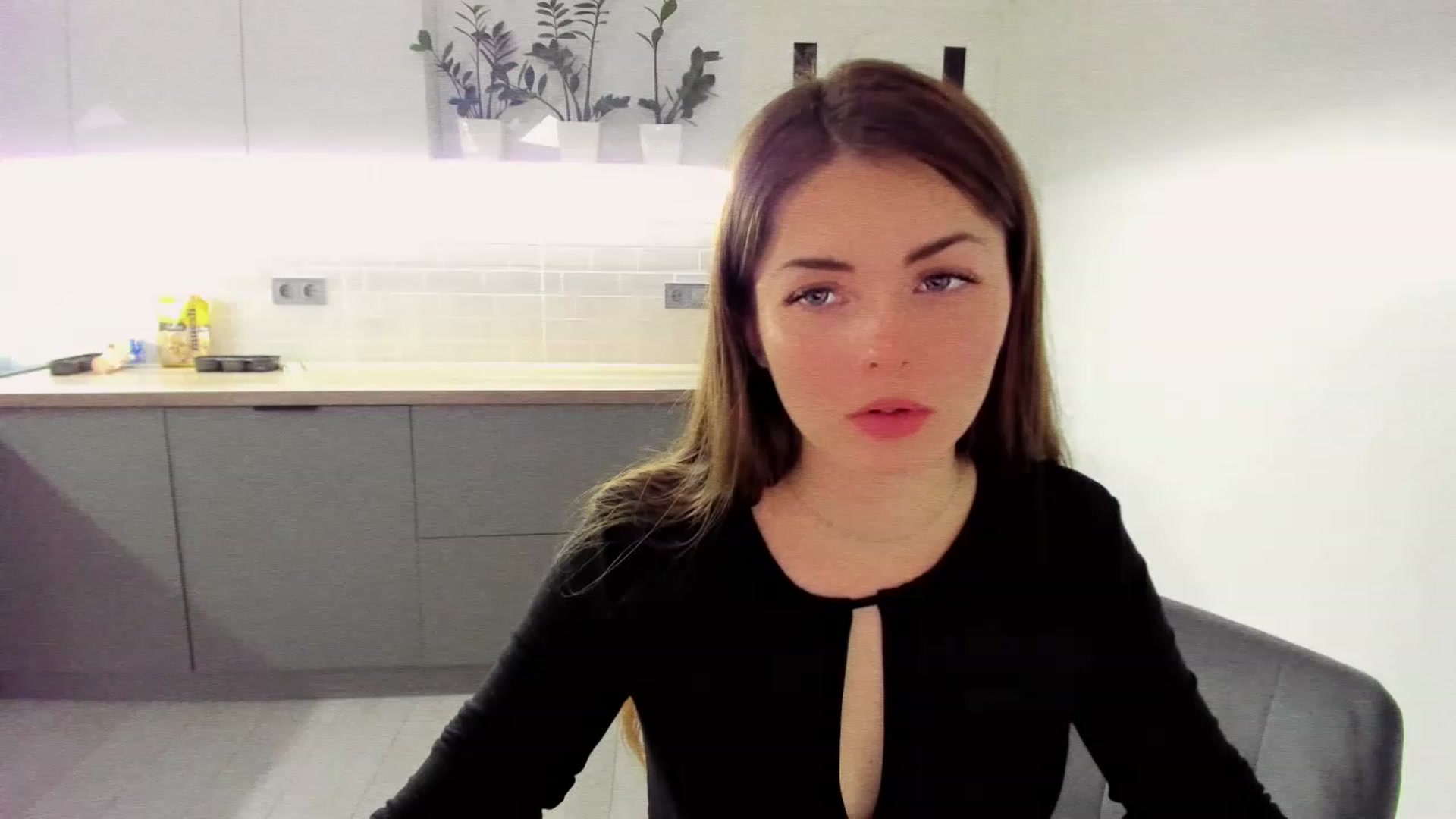 Gallery image thumbnail from Miriam_Mills's myfreecams stream on, 11/25/2022, 12:53 image 4 of 20