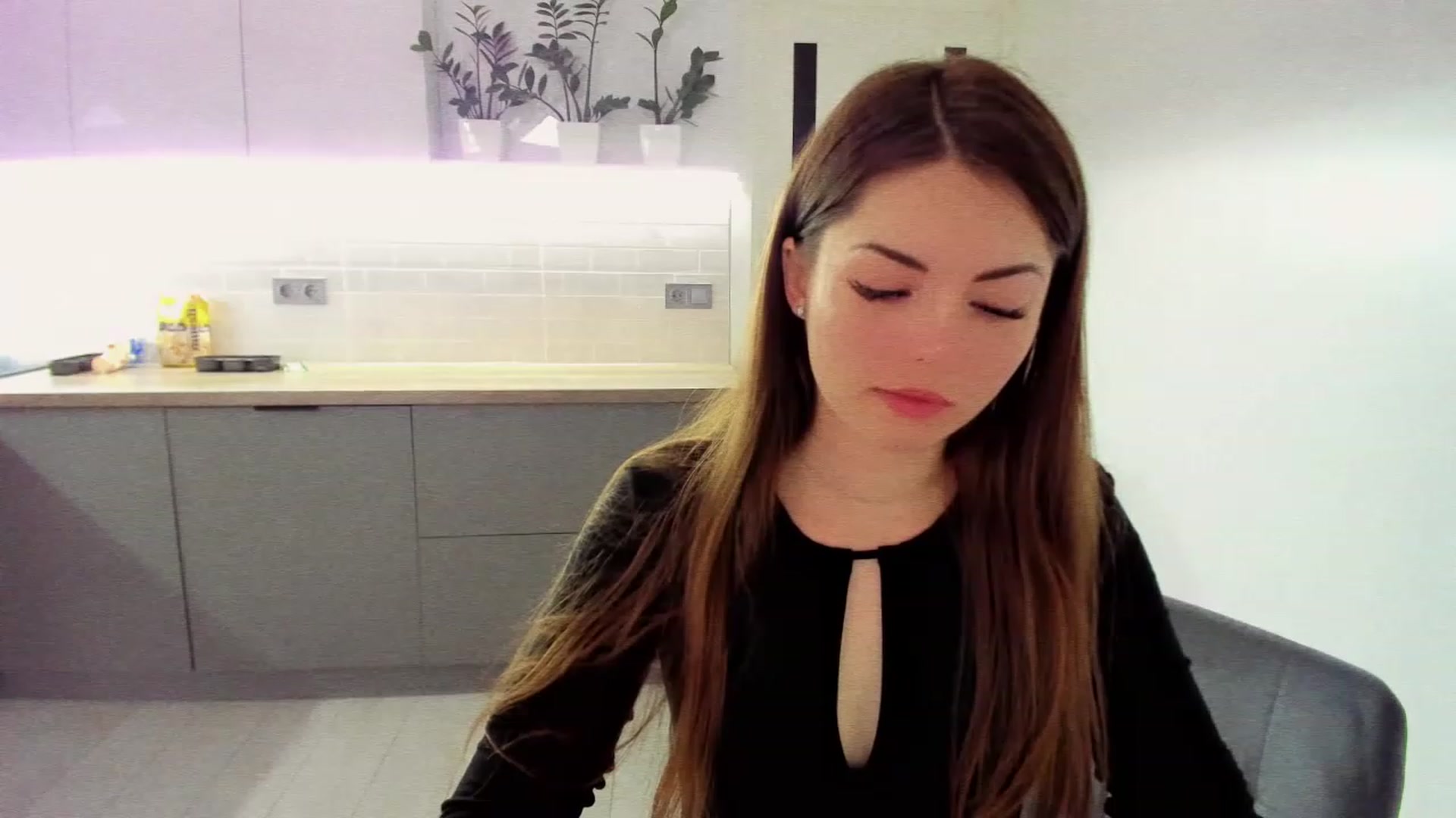 Gallery image thumbnail from Miriam_Mills's myfreecams stream on, 11/25/2022, 12:53 image 6 of 20