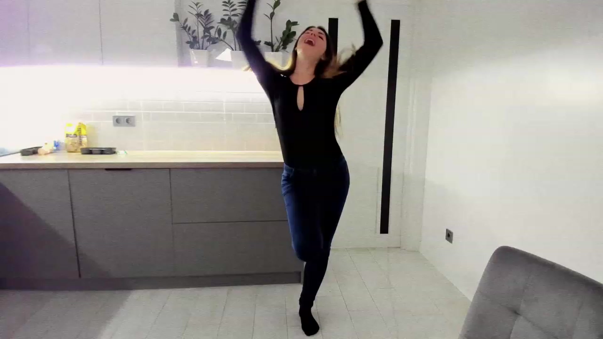 Gallery image thumbnail from Miriam_Mills's myfreecams stream on, 11/25/2022, 12:53 image 2 of 20