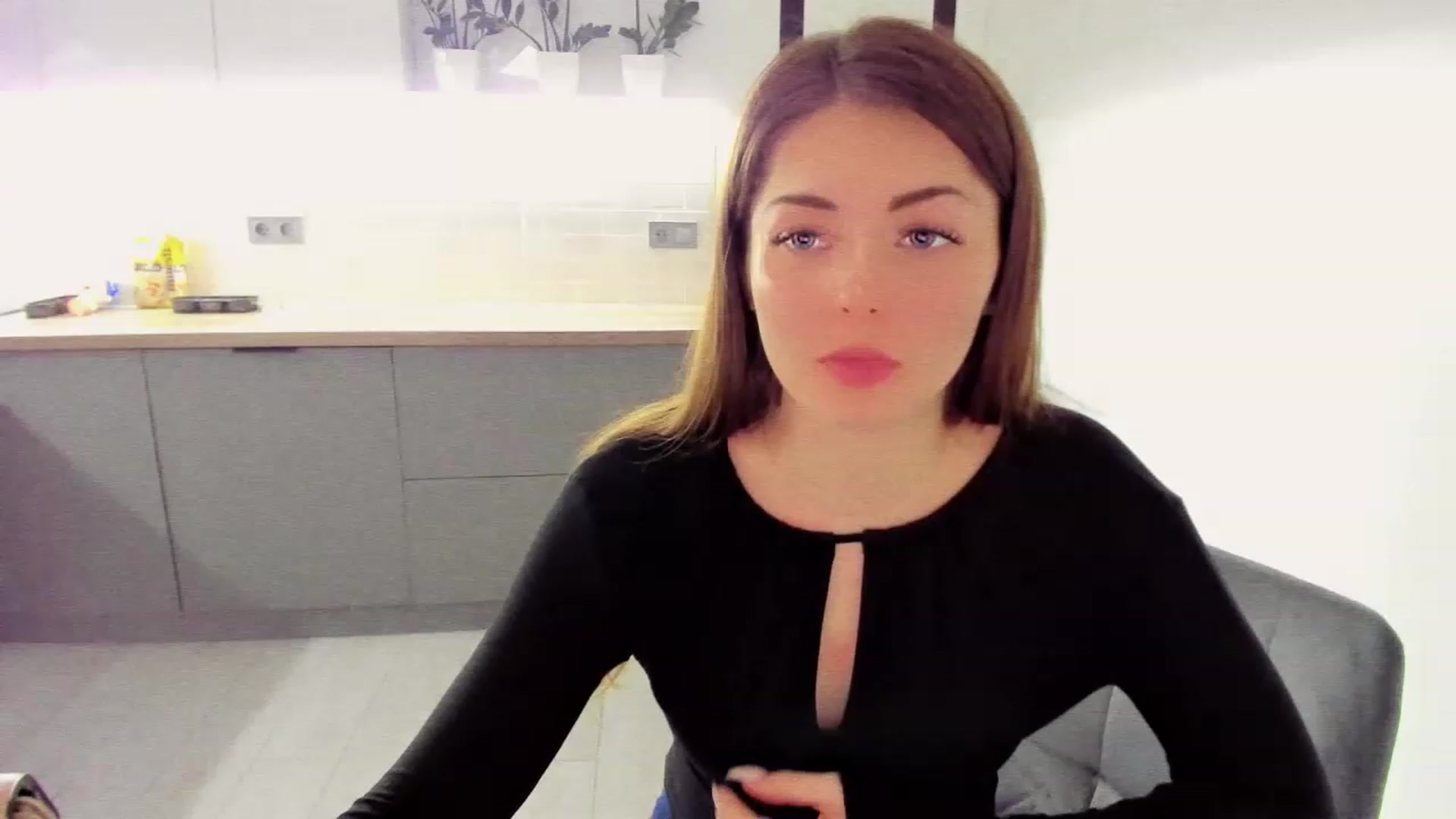 Gallery image thumbnail from Miriam_Mills's myfreecams stream on, 11/25/2022, 12:53 image 20 of 20