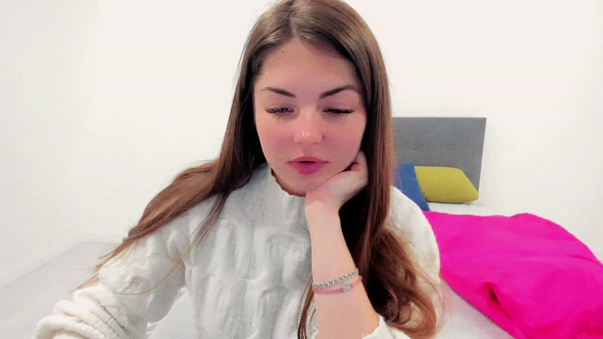 Gallery image thumbnail from Miriam_Mills's myfreecams stream on, 12/01/2022, 15:32 image 10 of 20