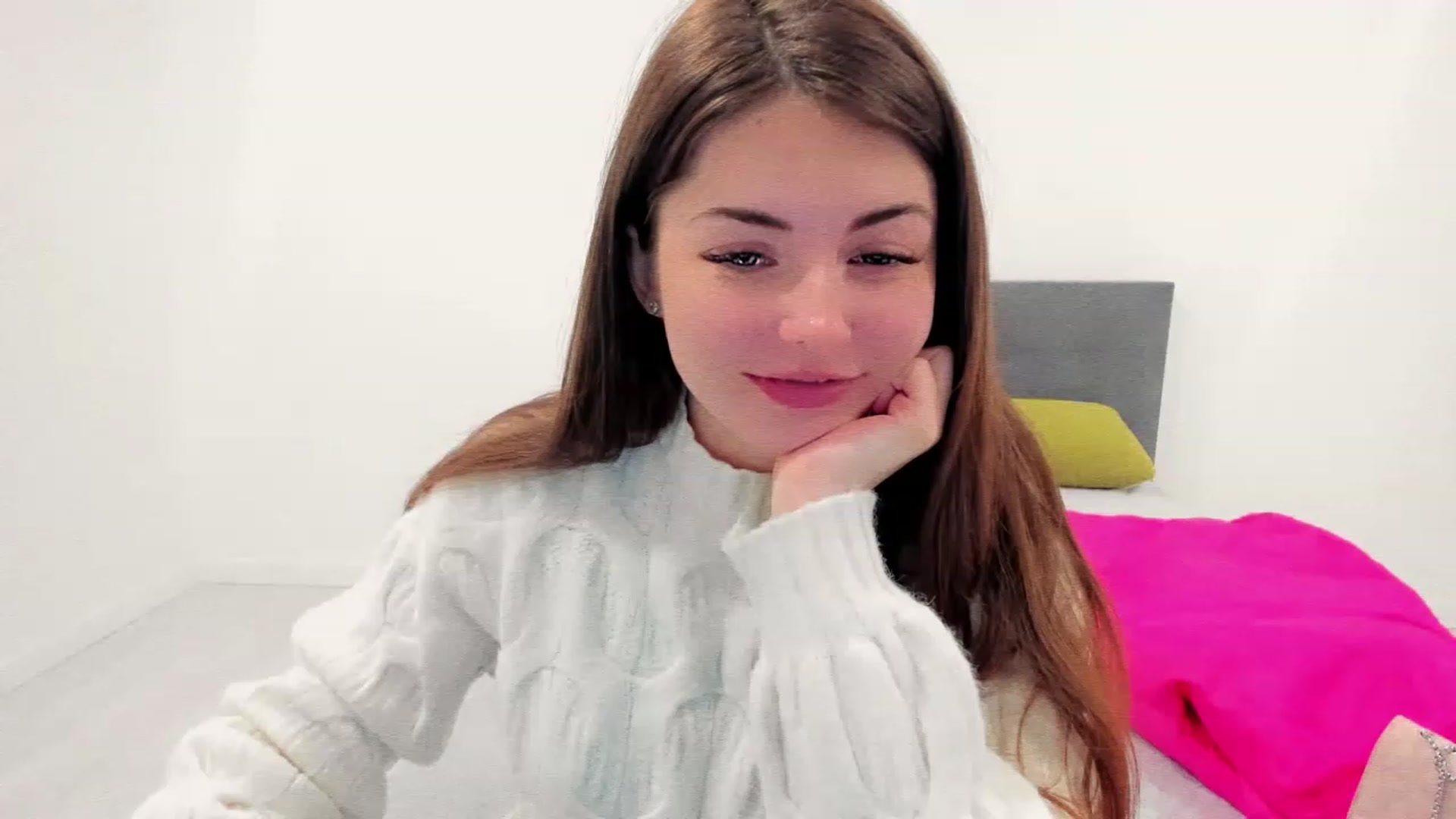 Gallery image thumbnail from Miriam_Mills's myfreecams stream on, 12/01/2022, 15:32 image 1 of 20