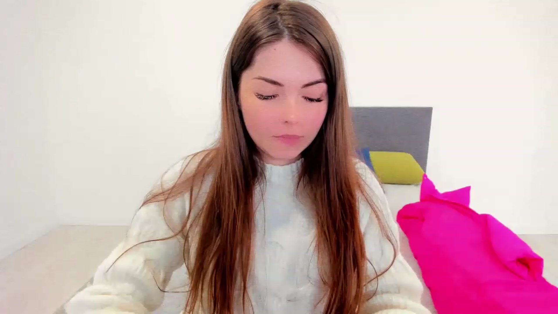 Gallery image thumbnail from Miriam_Mills's myfreecams stream on, 12/02/2022, 09:29 image 4 of 20