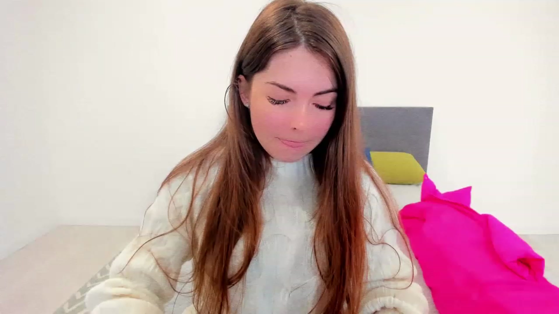 Gallery image thumbnail from Miriam_Mills's myfreecams stream on, 12/02/2022, 09:29 image 2 of 20