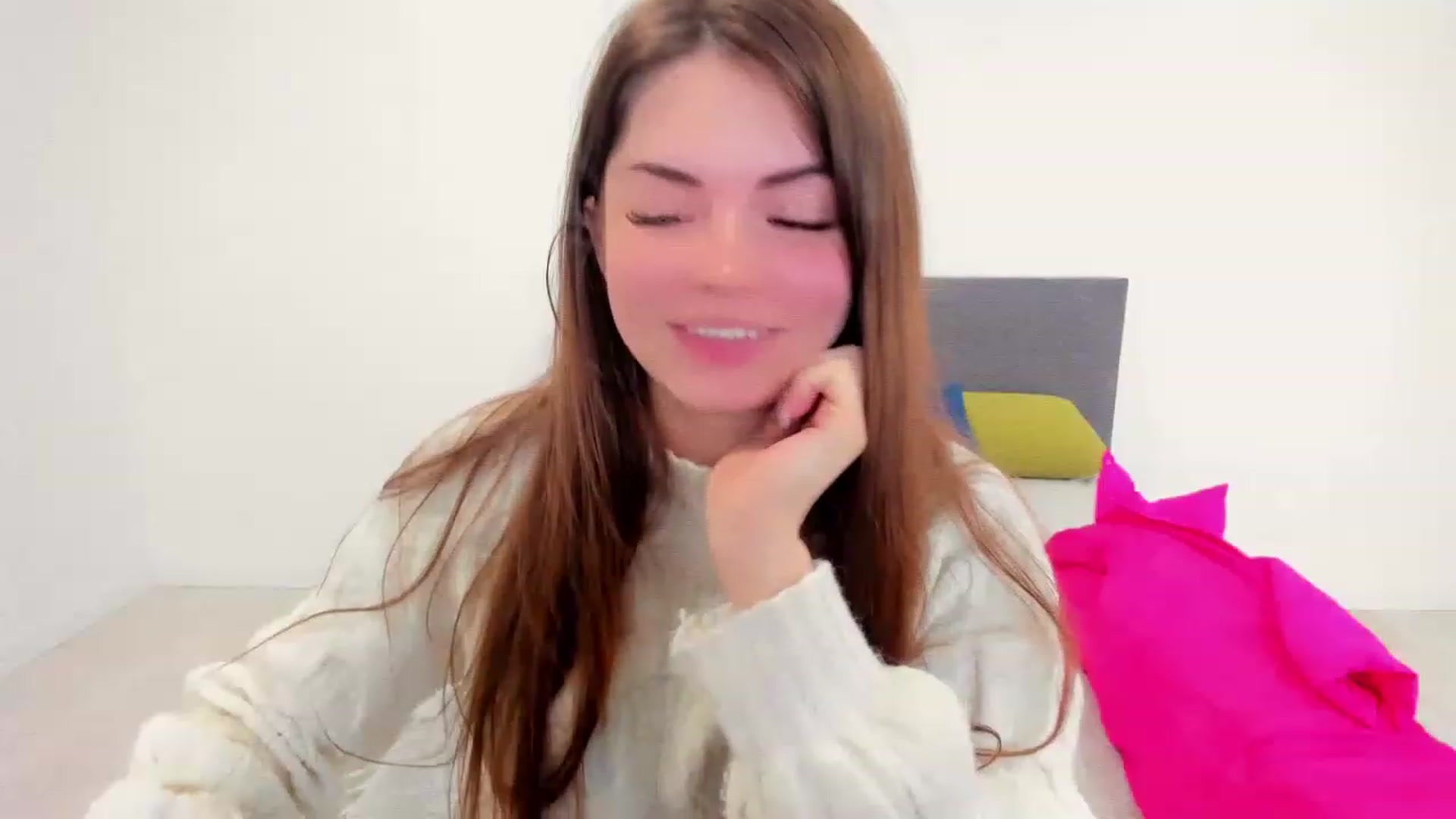 Gallery image thumbnail from Miriam_Mills's myfreecams stream on, 12/02/2022, 09:29 image 3 of 20