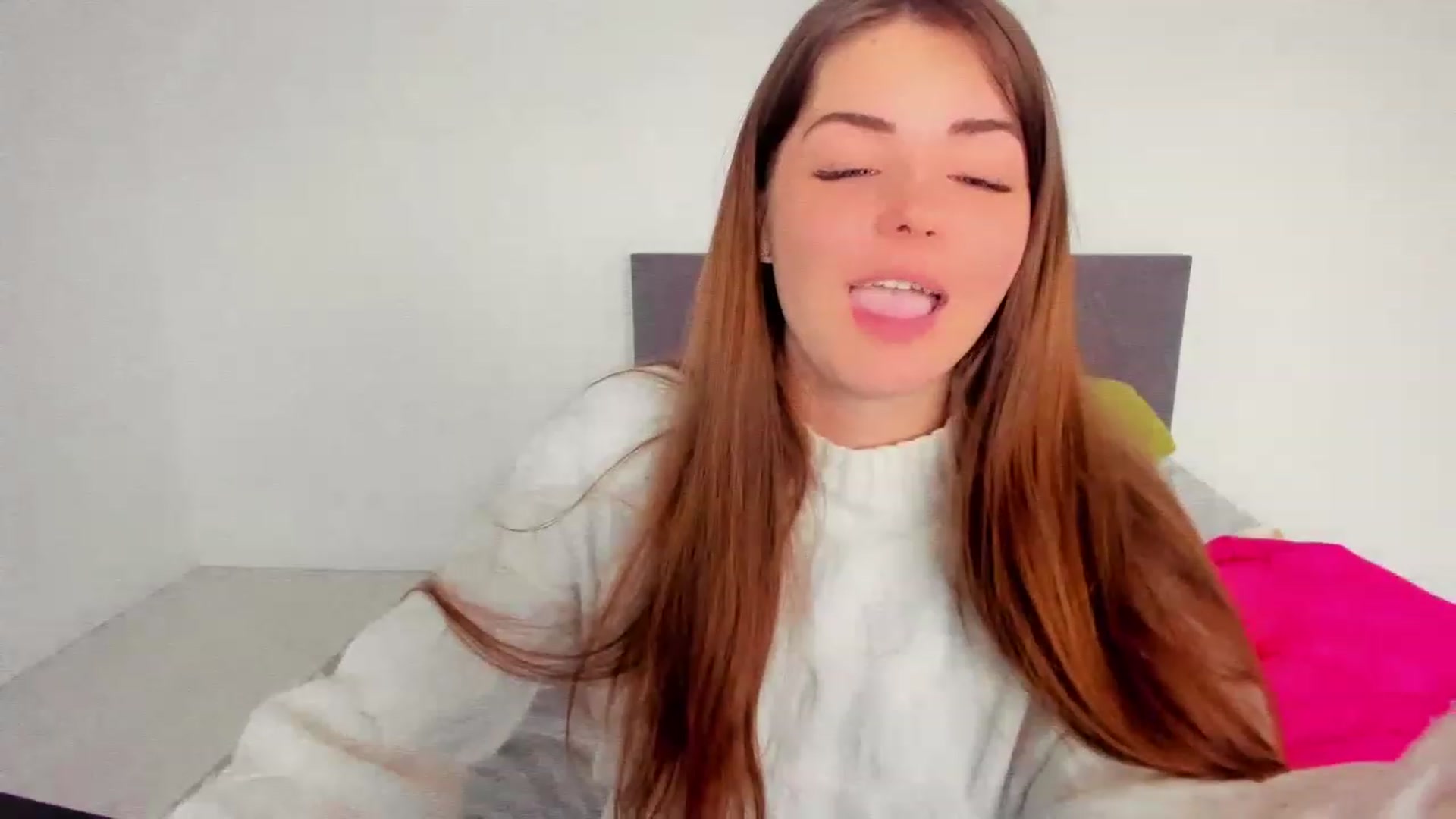 Gallery image thumbnail from Miriam_Mills's myfreecams stream on, 12/02/2022, 12:09 image 15 of 20