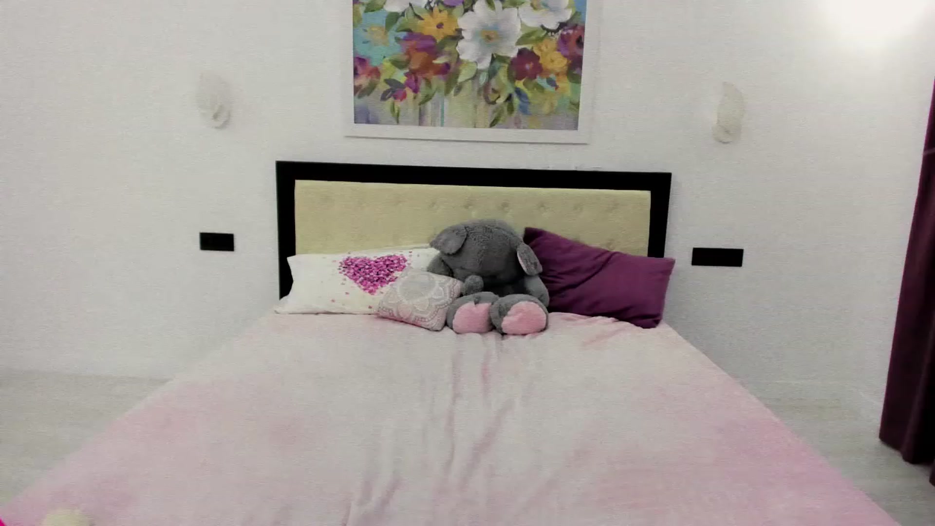 Gallery image thumbnail from Miriam_Mills's myfreecams stream on, 12/06/2022, 14:01 image 2 of 20