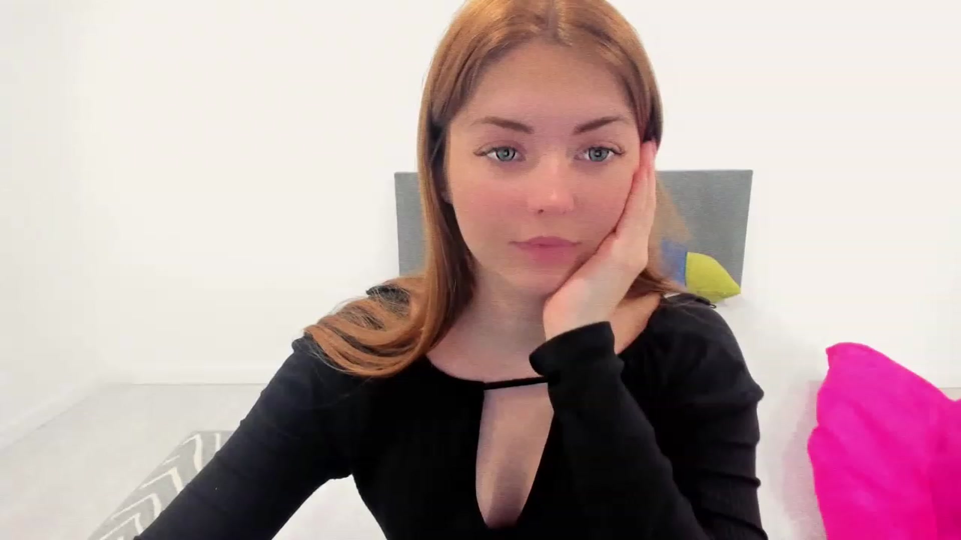 Gallery image thumbnail from Miriam_Mills's myfreecams stream on, 12/16/2022, 09:14 image 9 of 20