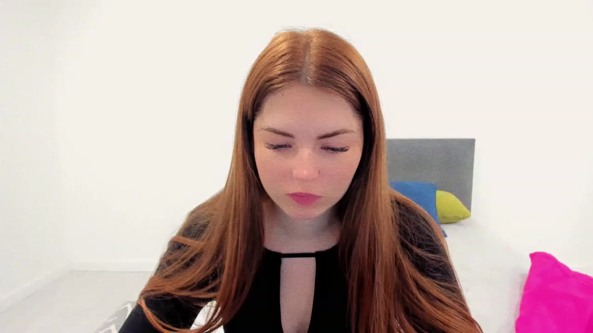 Gallery image thumbnail from Miriam_Mills's myfreecams stream on, 12/16/2022, 12:50 image 3 of 20