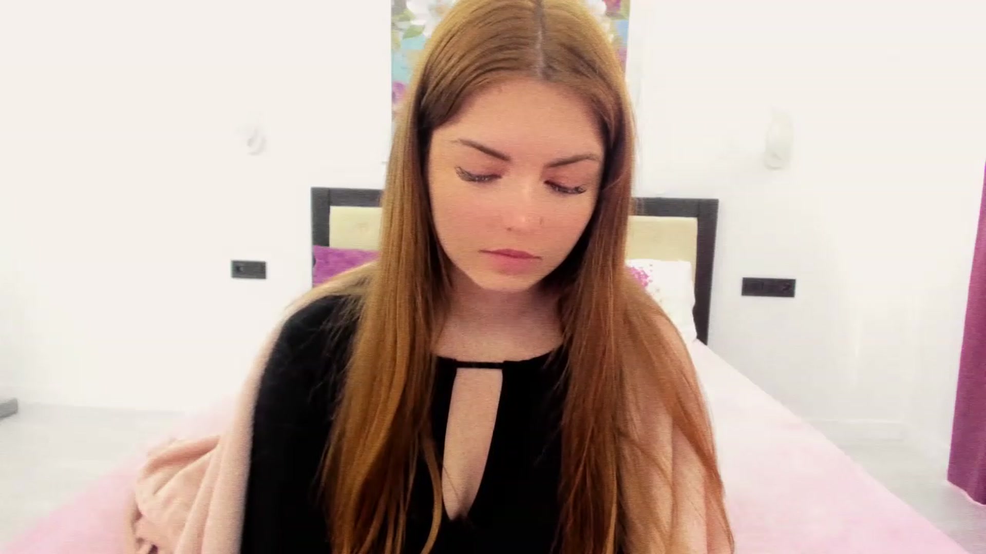 Gallery image thumbnail from Miriam_Mills's myfreecams stream on, 12/19/2022, 08:59 image 13 of 20