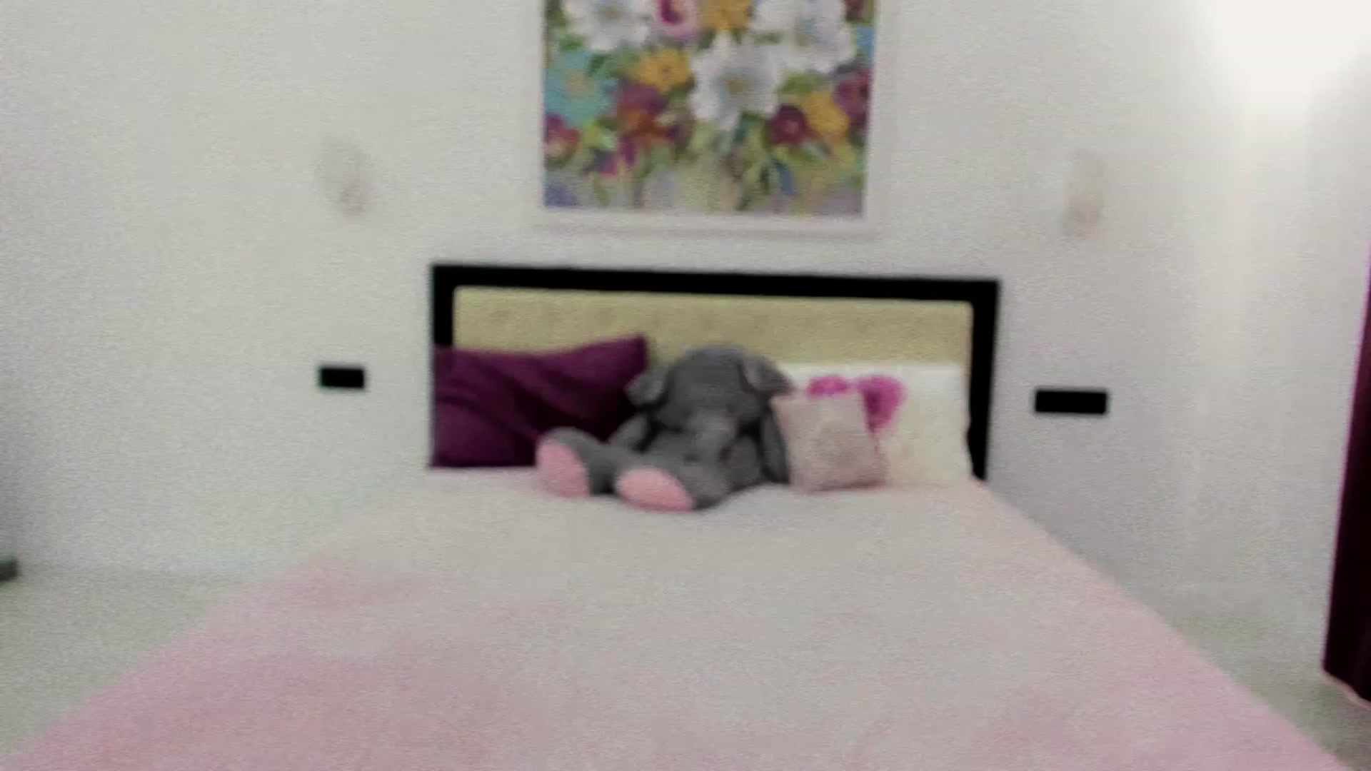 Gallery image thumbnail from Miriam_Mills's myfreecams stream on, 12/19/2022, 08:59 image 16 of 20