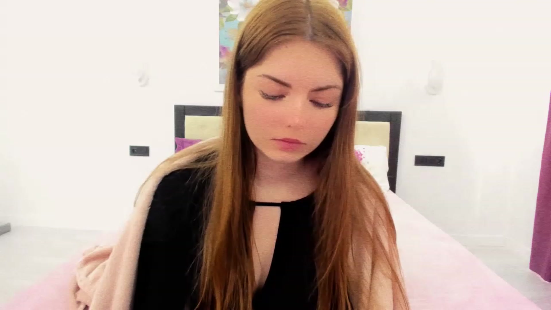 Gallery image thumbnail from Miriam_Mills's myfreecams stream on, 12/19/2022, 08:59 image 12 of 20