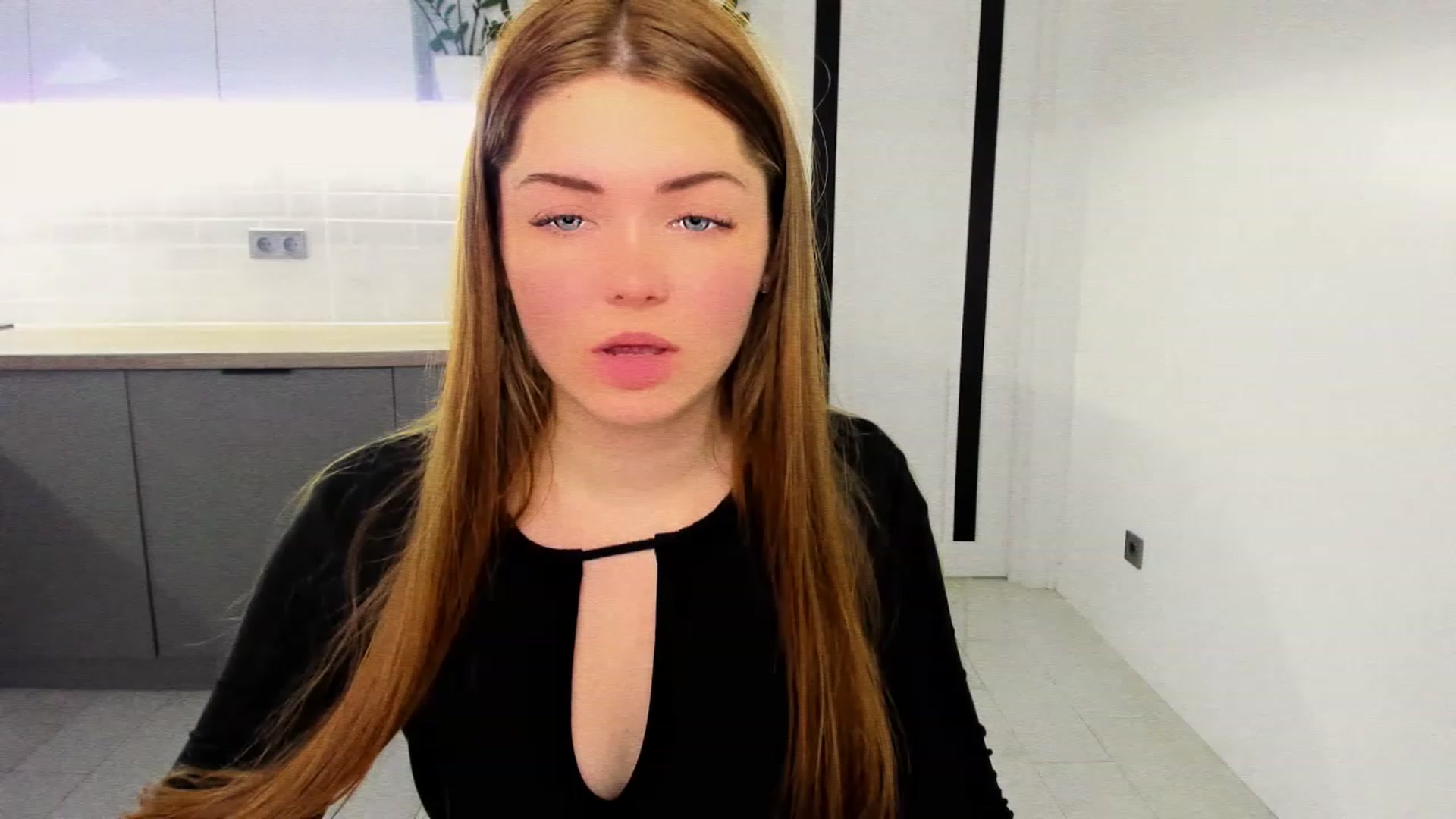 Gallery image thumbnail from Miriam_Mills's myfreecams stream on, 12/20/2022, 10:10 image 11 of 20