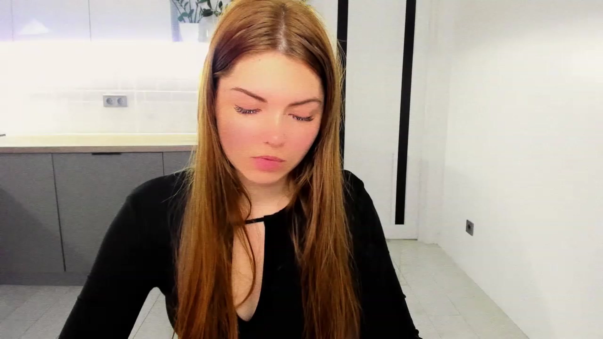 Gallery image thumbnail from Miriam_Mills's myfreecams stream on, 12/20/2022, 10:10 image 13 of 20