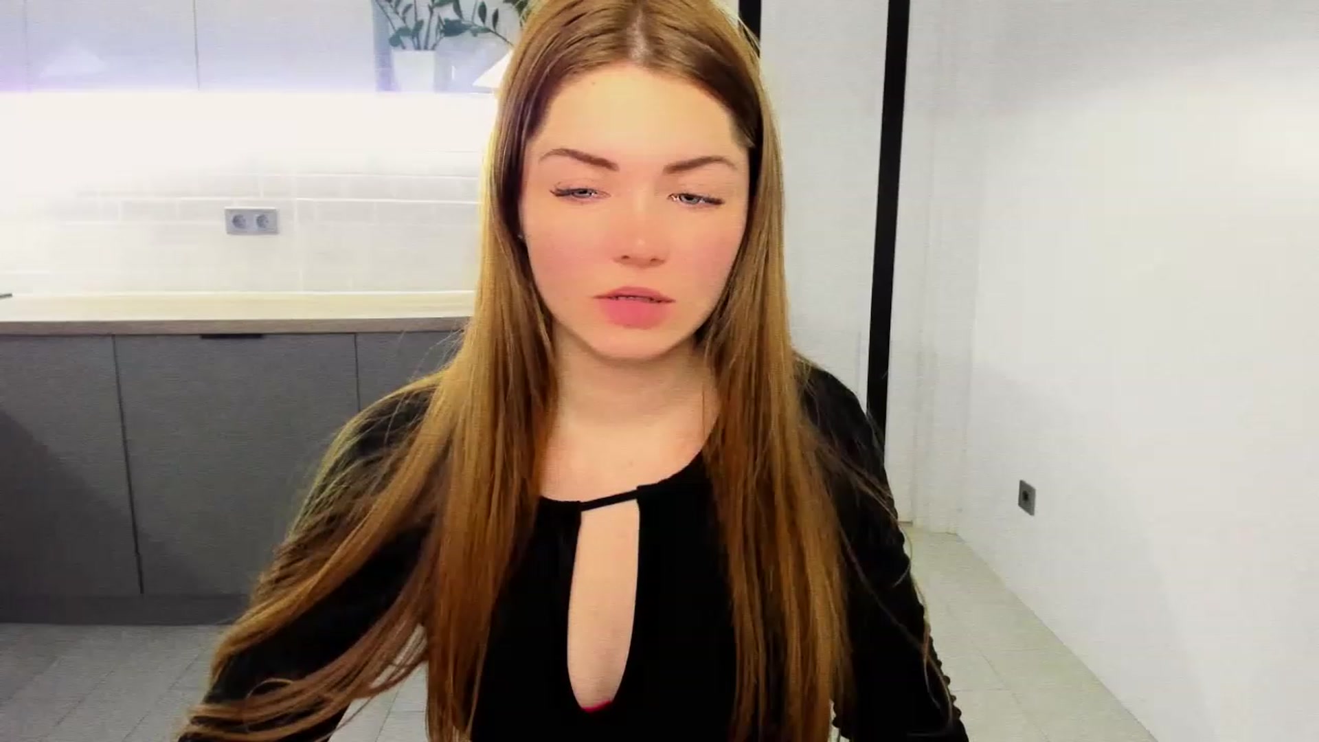 Gallery image thumbnail from Miriam_Mills's myfreecams stream on, 12/20/2022, 10:10 image 6 of 20
