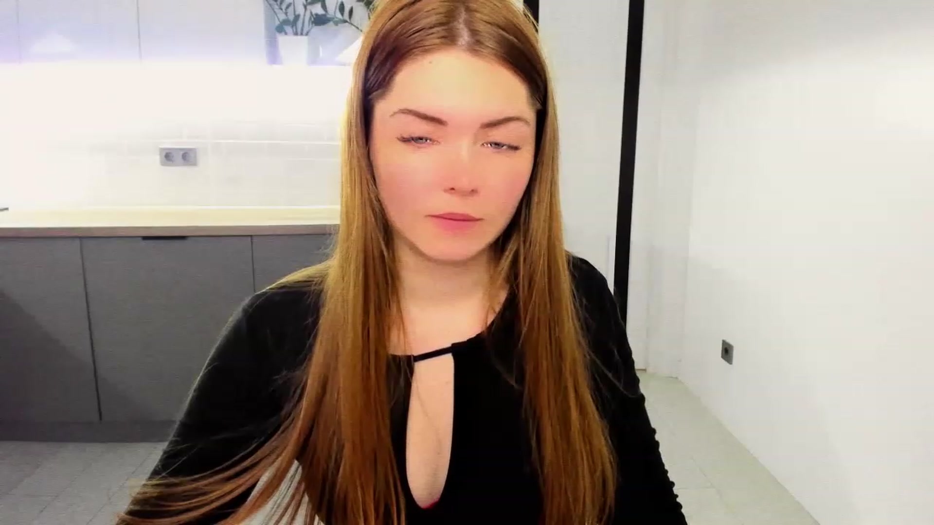 Gallery image thumbnail from Miriam_Mills's myfreecams stream on, 12/20/2022, 10:10 image 7 of 20
