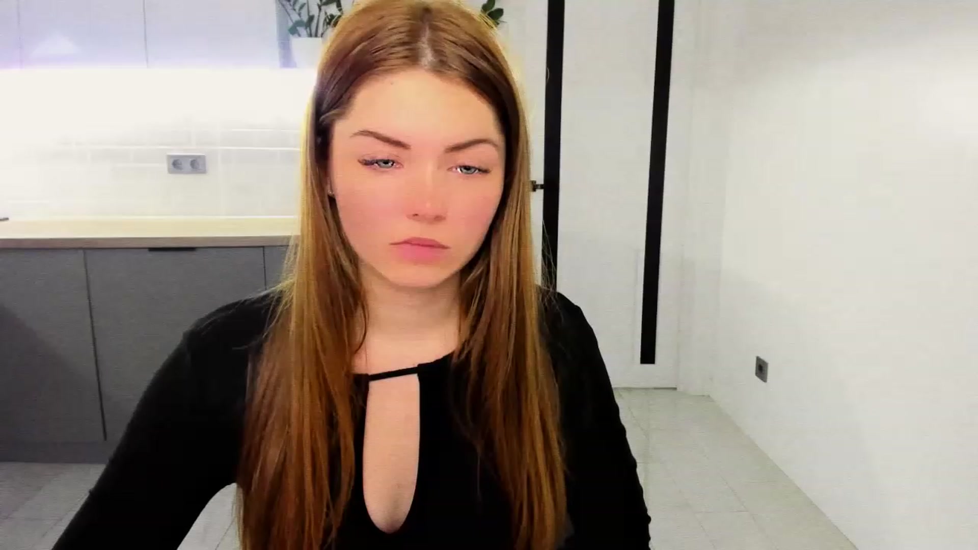 Gallery image thumbnail from Miriam_Mills's myfreecams stream on, 12/20/2022, 10:10 image 12 of 20
