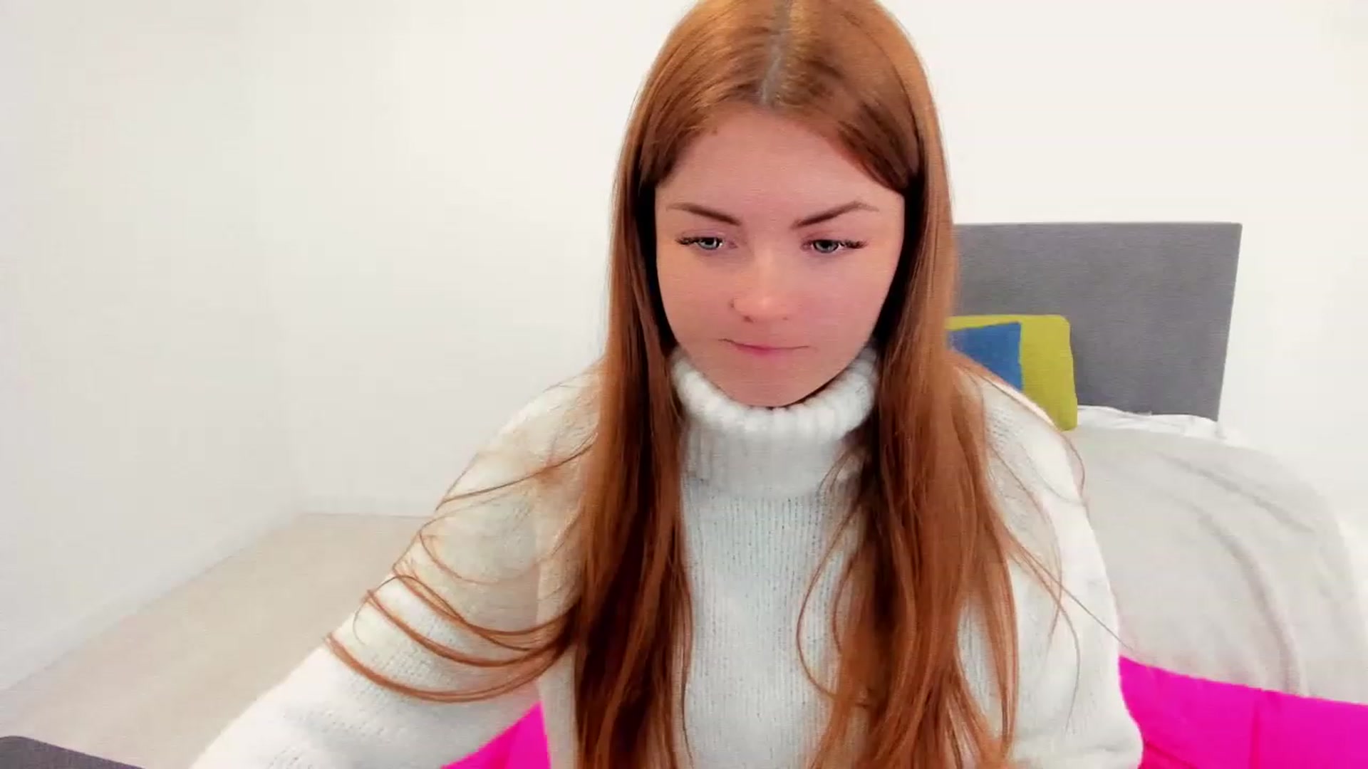Gallery image thumbnail from Miriam_Mills's myfreecams stream on, 12/21/2022, 12:06 image 15 of 20