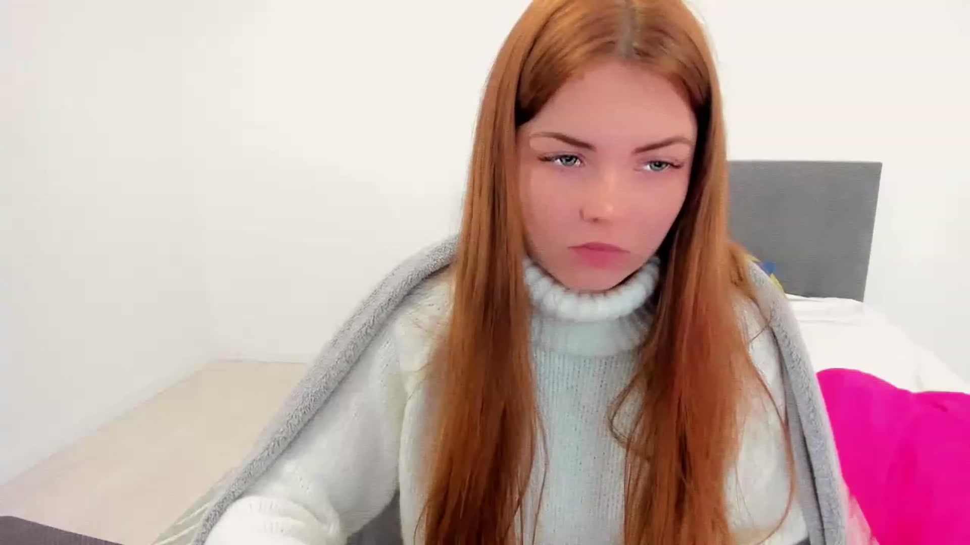 Gallery image thumbnail from Miriam_Mills's myfreecams stream on, 12/21/2022, 12:36 image 7 of 20