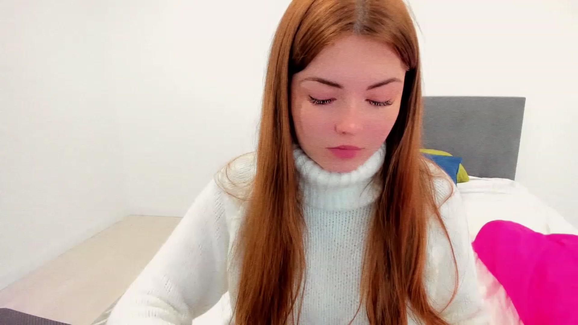 Gallery image thumbnail from Miriam_Mills's myfreecams stream on, 12/21/2022, 12:36 image 17 of 20