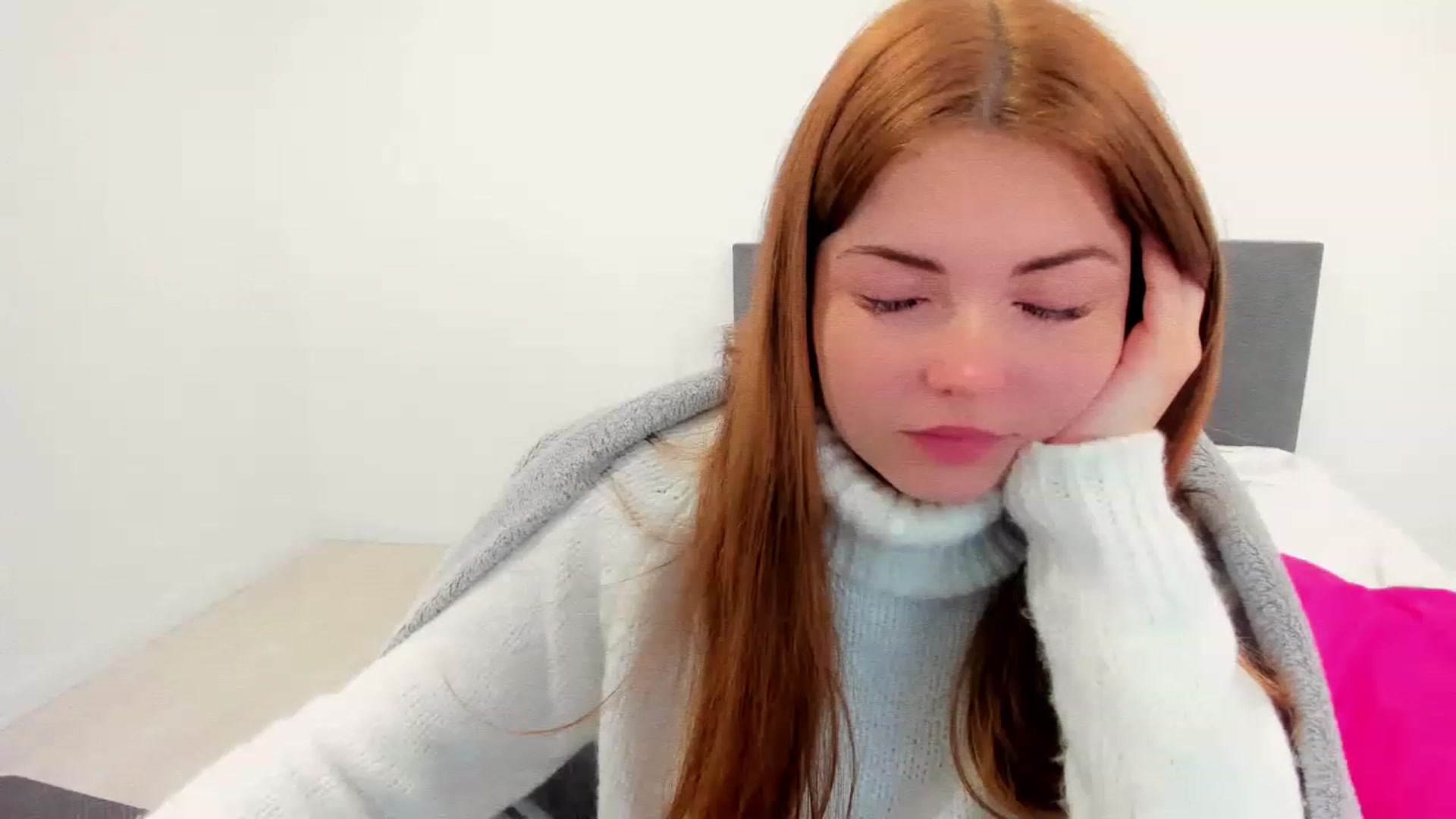 Gallery image thumbnail from Miriam_Mills's myfreecams stream on, 12/21/2022, 12:36 image 11 of 20