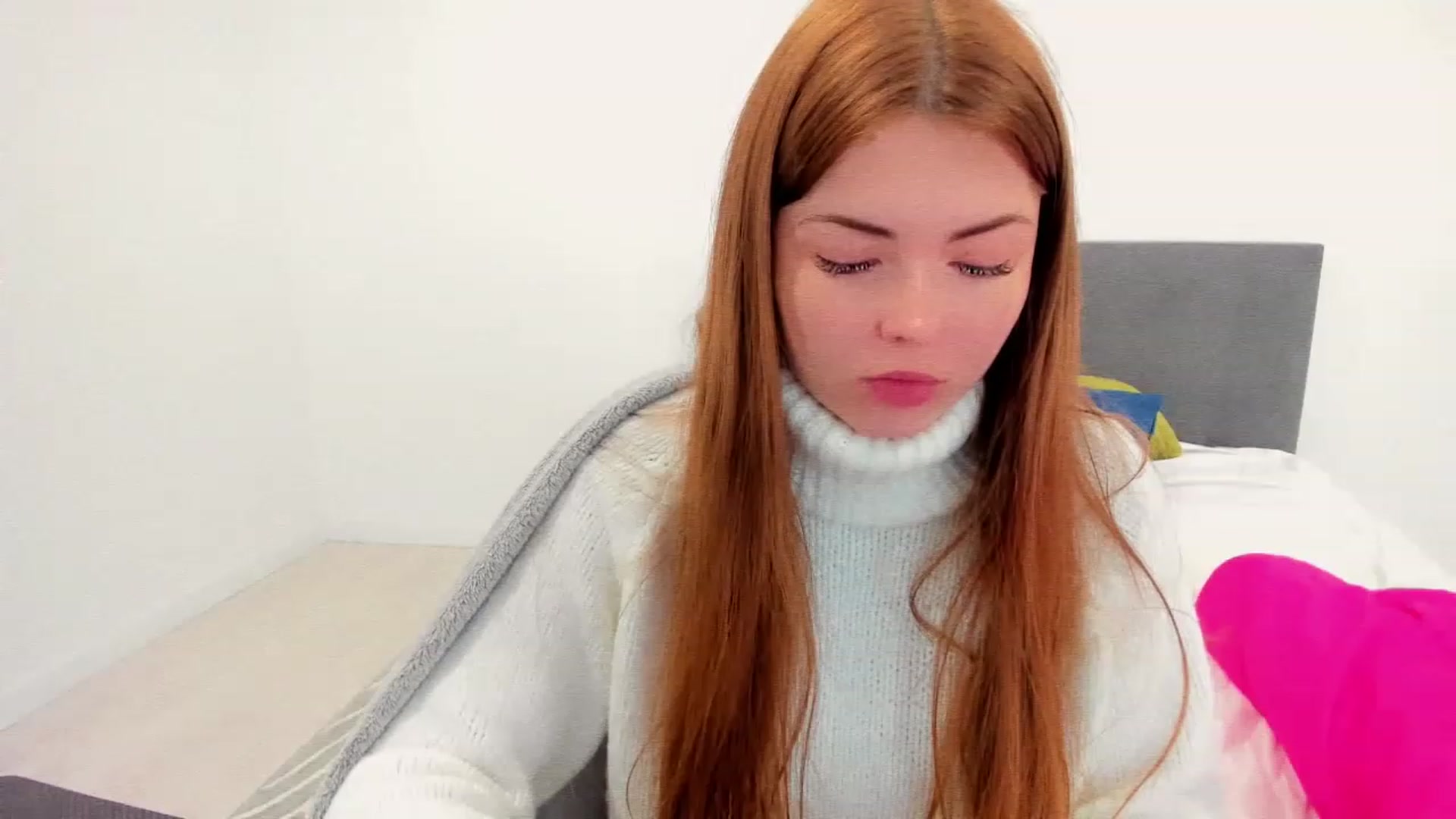 Gallery image thumbnail from Miriam_Mills's myfreecams stream on, 12/21/2022, 12:36 image 9 of 20