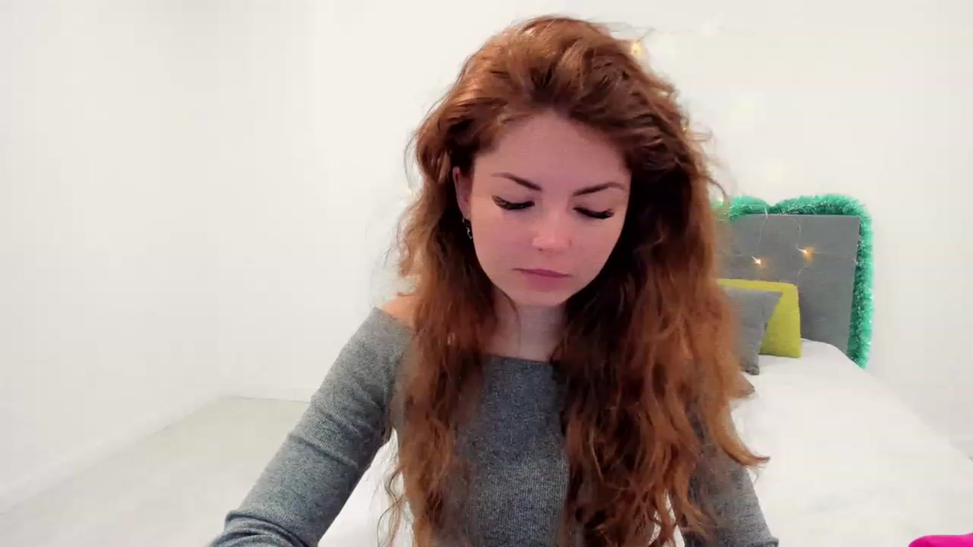 Gallery image thumbnail from Miriam_Mills's myfreecams stream on, 12/26/2022, 08:23 image 9 of 20