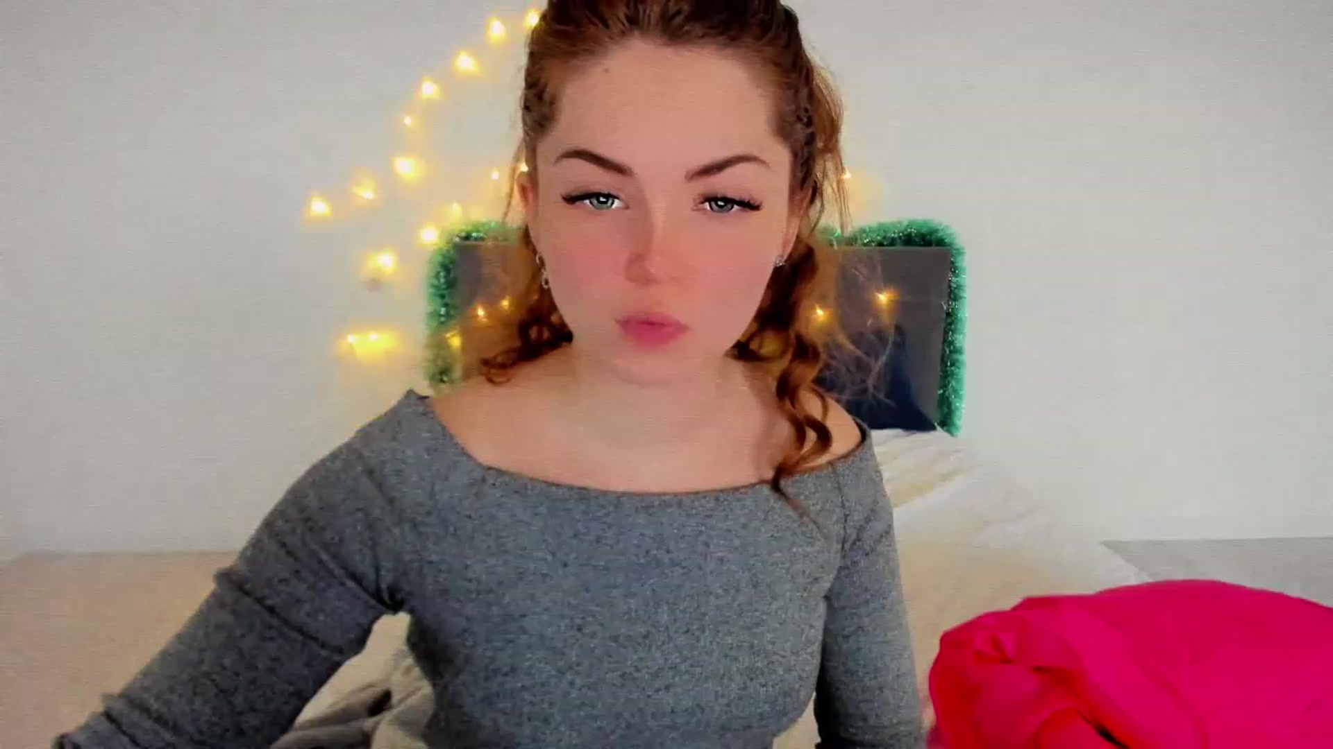 Gallery image thumbnail from Miriam_Mills's myfreecams stream on, 12/26/2022, 13:02 image 14 of 20