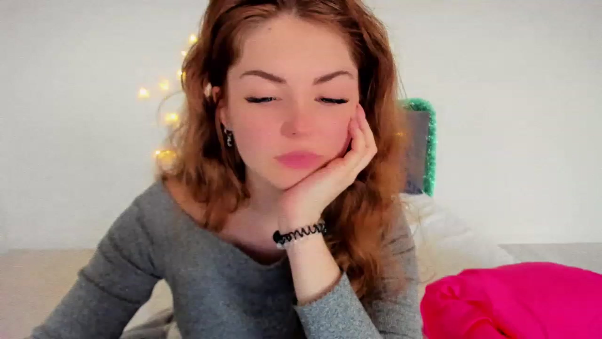 Gallery image thumbnail from Miriam_Mills's myfreecams stream on, 12/26/2022, 13:02 image 9 of 20