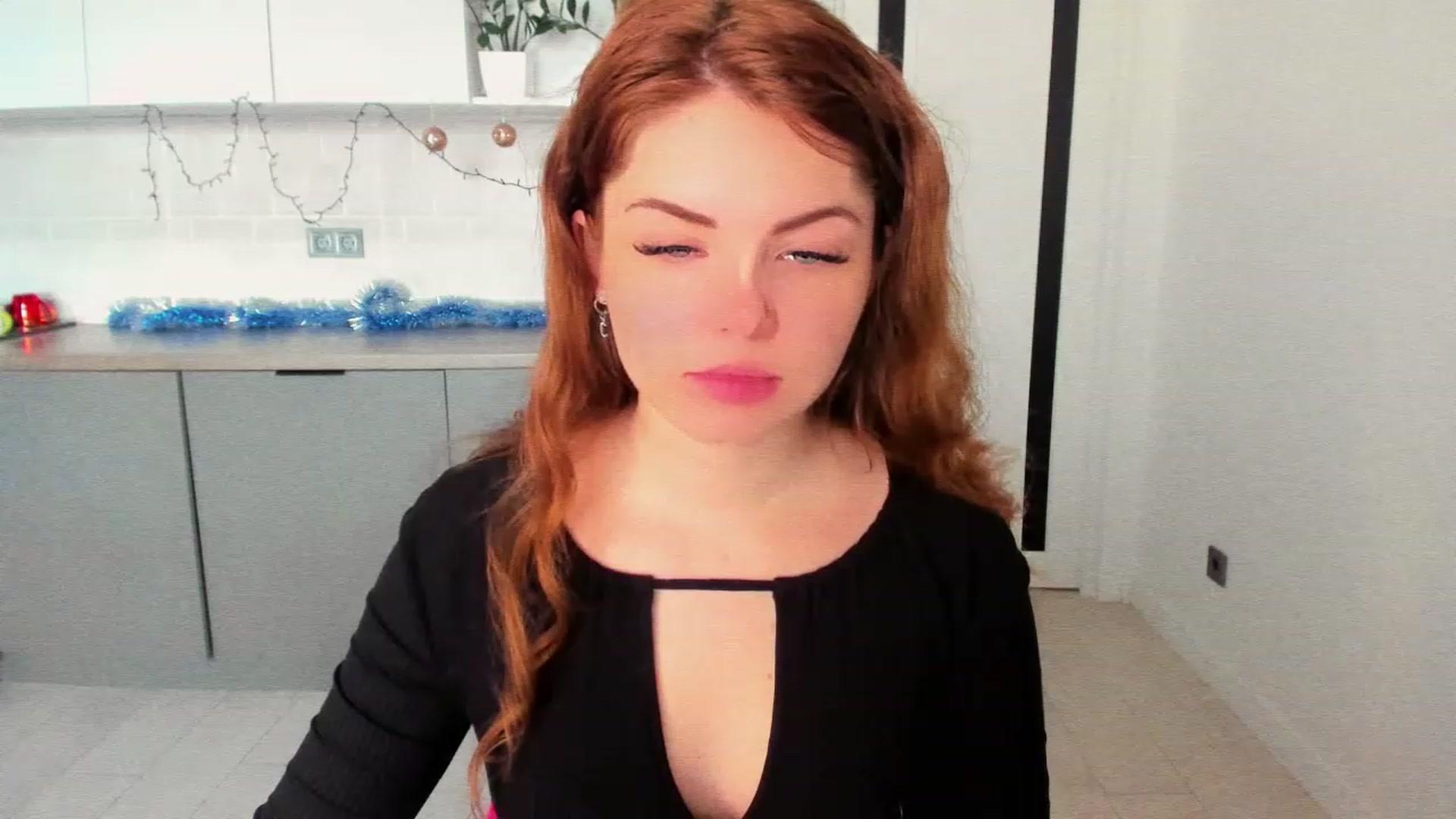 Gallery image thumbnail from Miriam_Mills's myfreecams stream on, 12/27/2022, 07:27 image 17 of 20