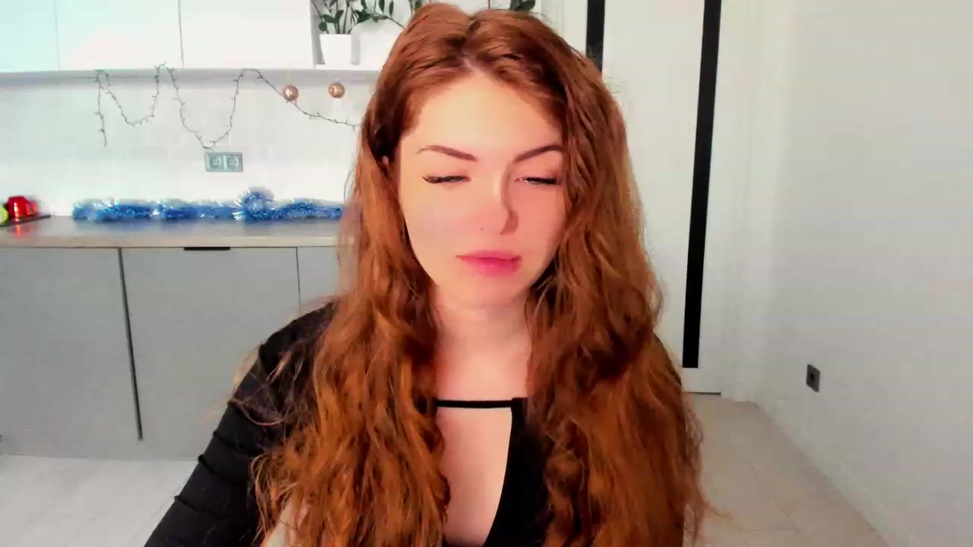 Gallery image thumbnail from Miriam_Mills's myfreecams stream on, 12/27/2022, 07:27 image 14 of 20
