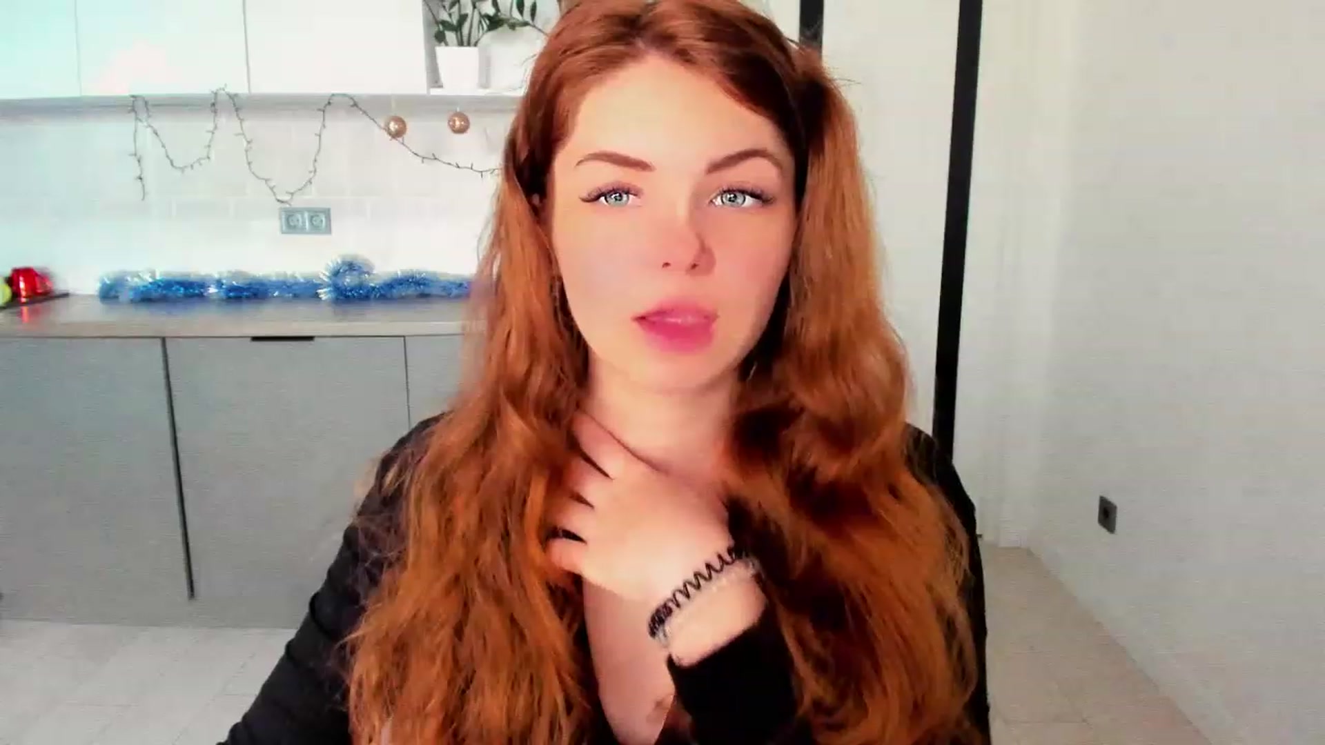 Gallery image thumbnail from Miriam_Mills's myfreecams stream on, 12/27/2022, 07:27 image 15 of 20