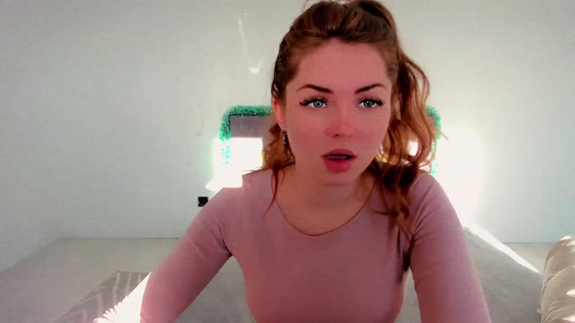 Gallery image thumbnail from Miriam_Mills's myfreecams stream on, 12/28/2022, 12:37 image 6 of 20