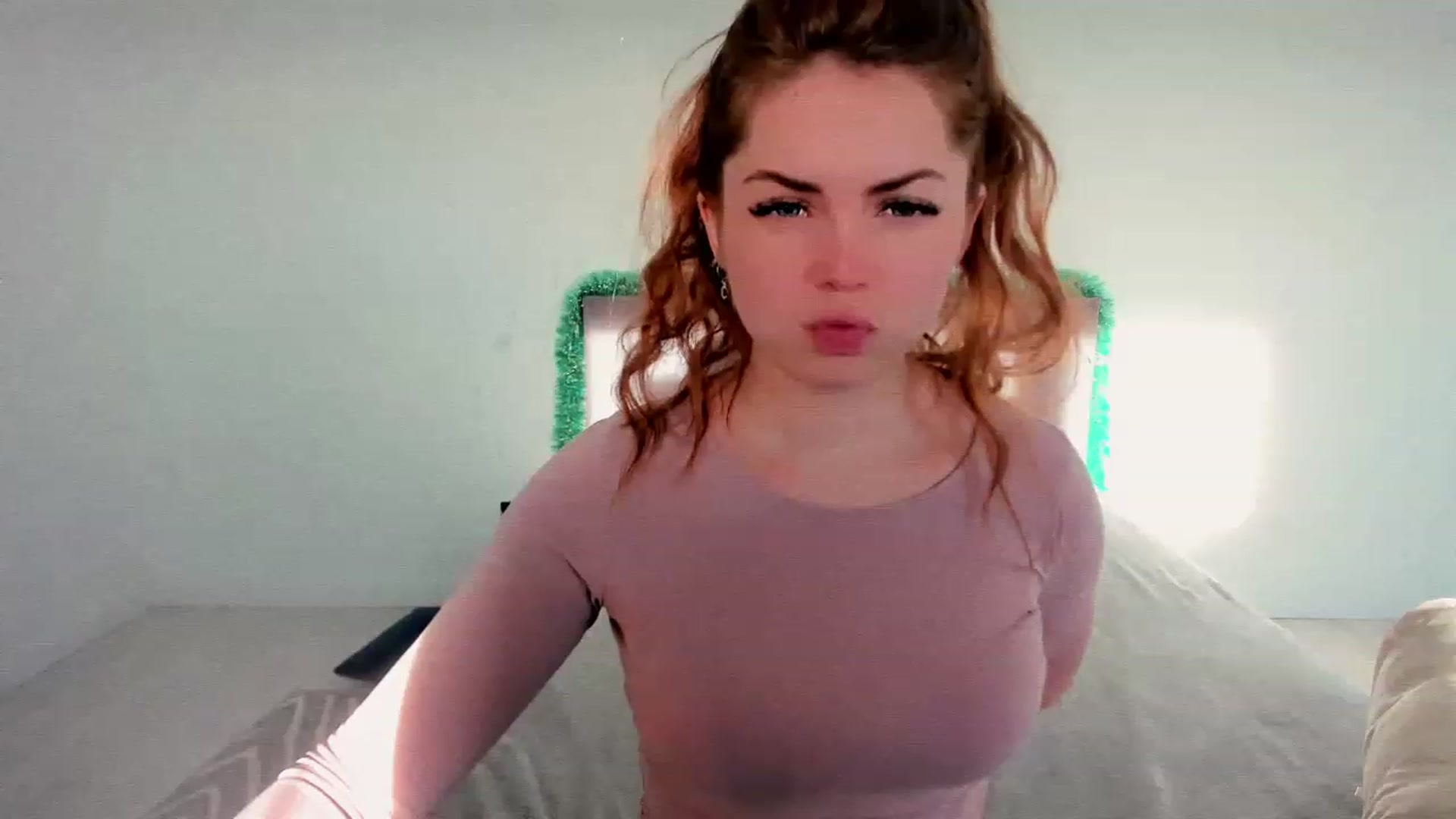 Gallery image thumbnail from Miriam_Mills's myfreecams stream on, 12/28/2022, 12:37 image 13 of 20