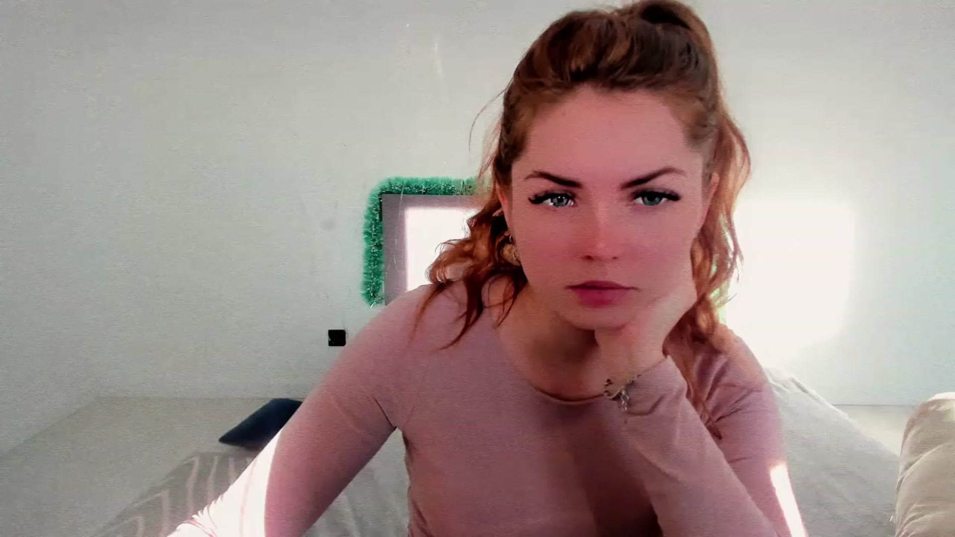 Gallery image thumbnail from Miriam_Mills's myfreecams stream on, 12/28/2022, 12:37 image 18 of 20