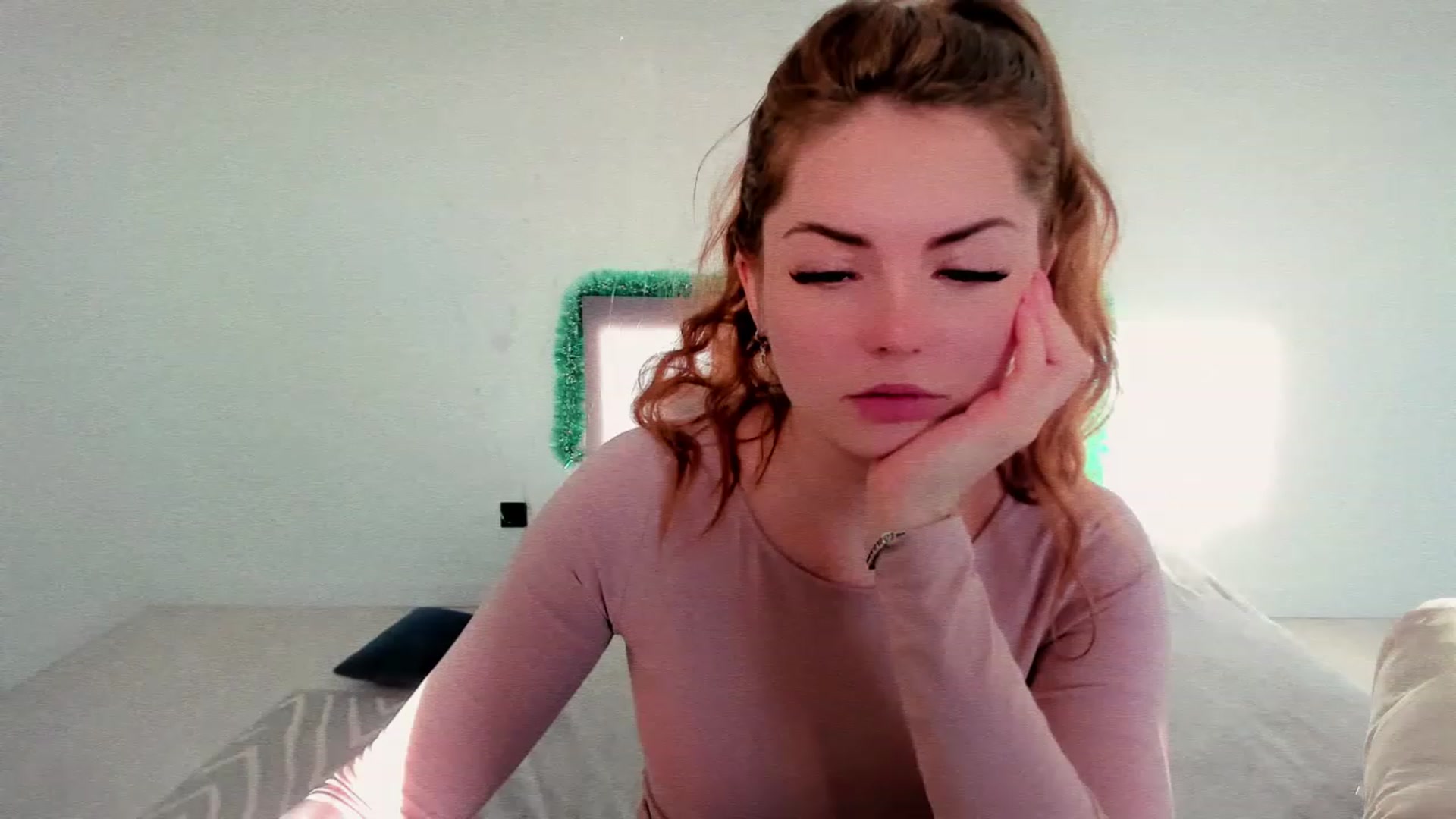 Gallery image thumbnail from Miriam_Mills's myfreecams stream on, 12/28/2022, 12:37 image 15 of 20