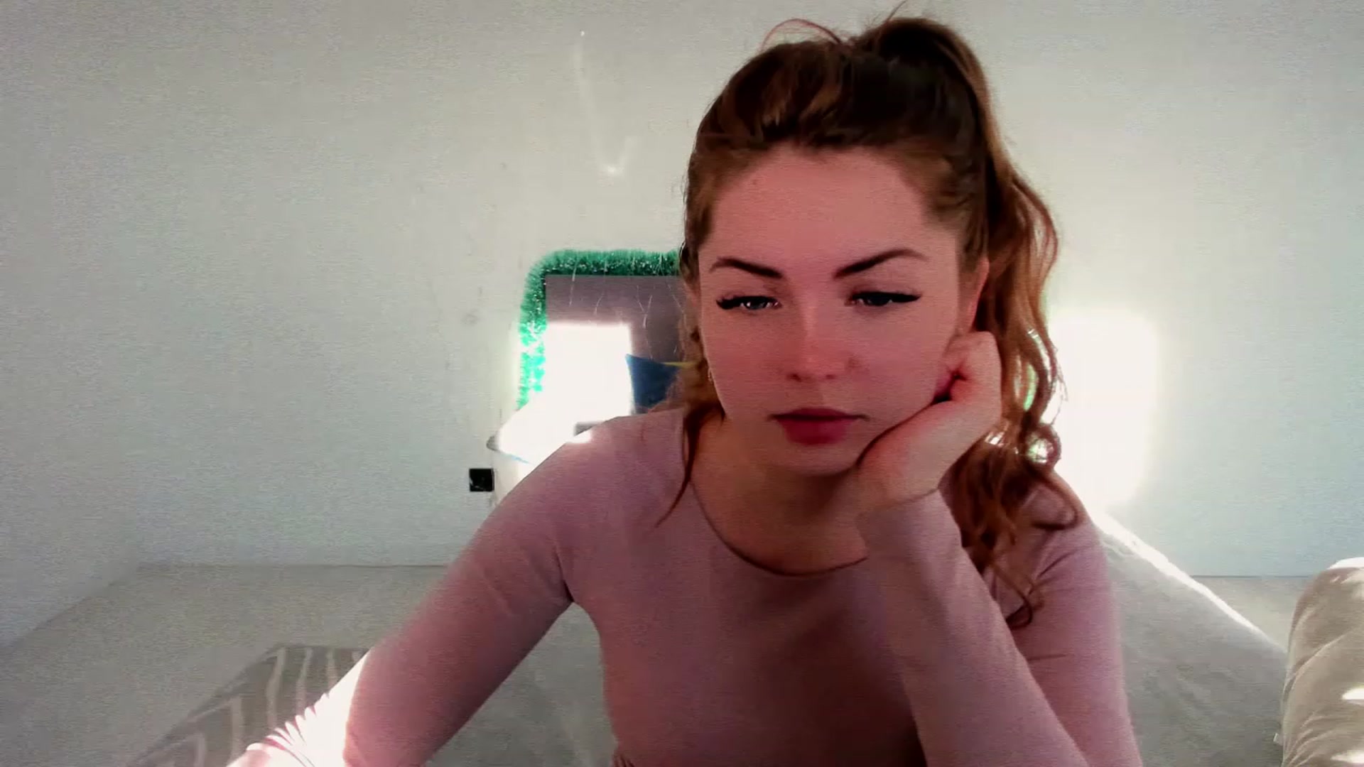 Gallery image thumbnail from Miriam_Mills's myfreecams stream on, 12/28/2022, 12:37 image 8 of 20