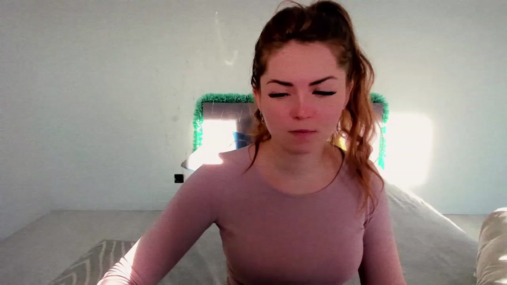 Gallery image thumbnail from Miriam_Mills's myfreecams stream on, 12/28/2022, 12:37 image 9 of 20