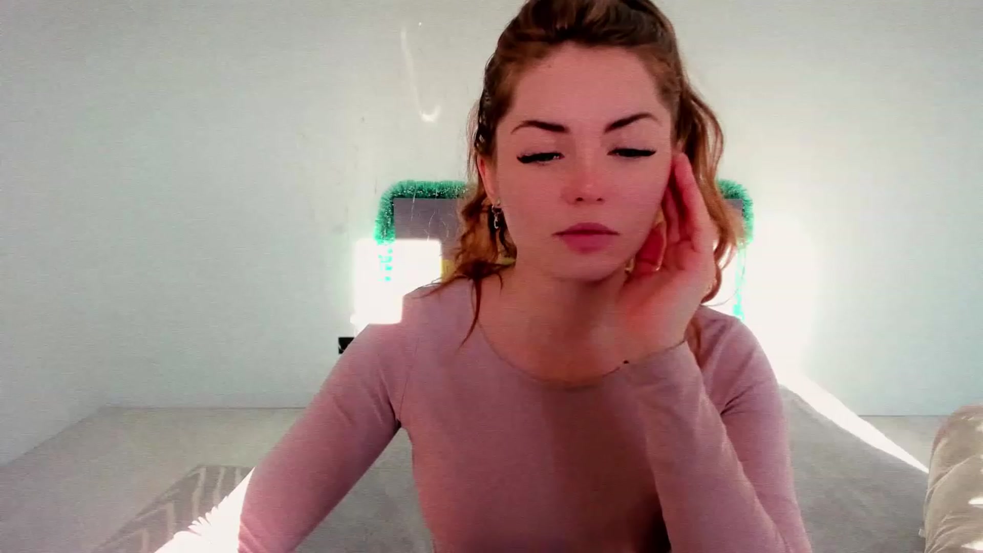 Gallery image thumbnail from Miriam_Mills's myfreecams stream on, 12/28/2022, 12:37 image 4 of 20
