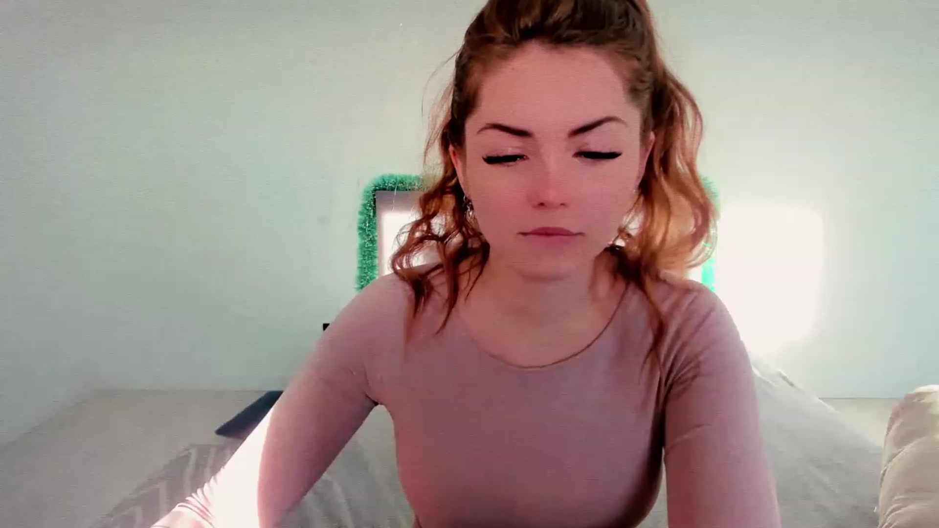 Gallery image thumbnail from Miriam_Mills's myfreecams stream on, 12/28/2022, 12:37 image 14 of 20