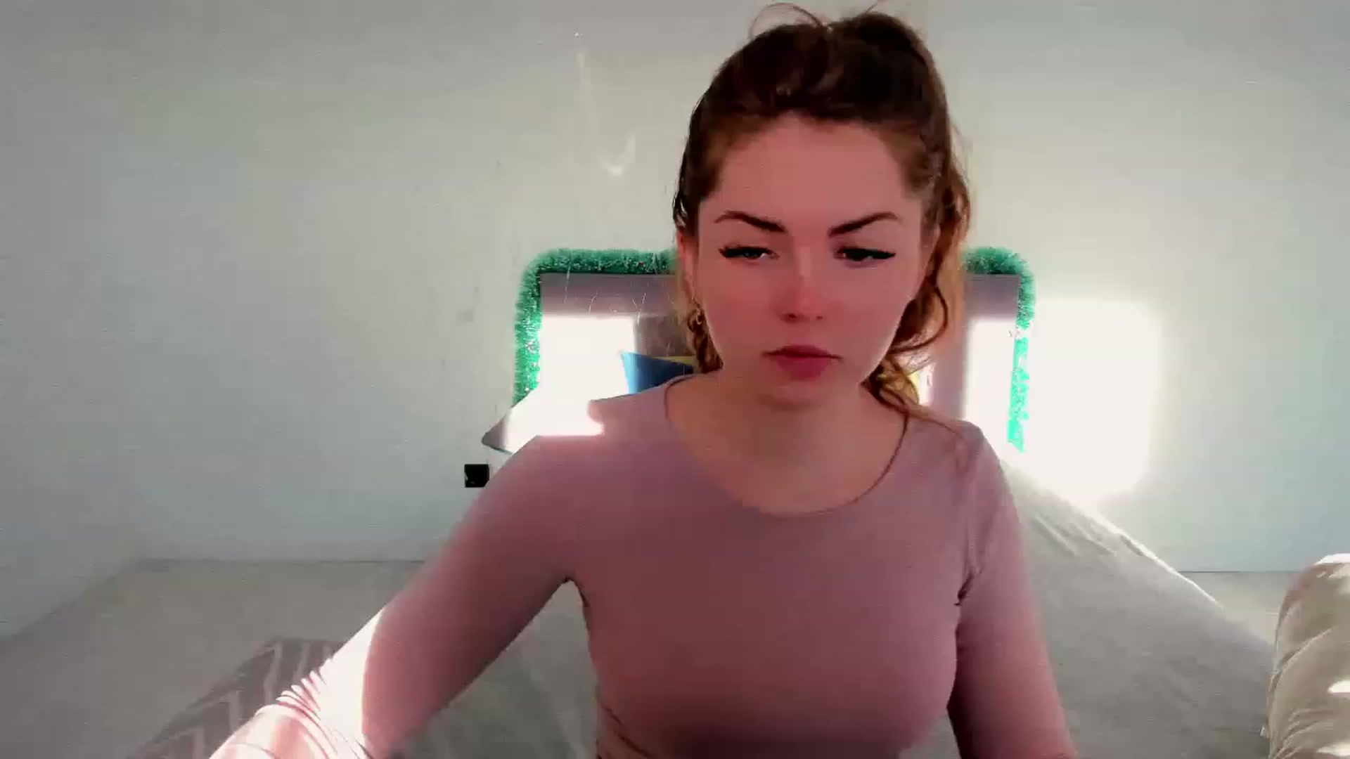 Gallery image thumbnail from Miriam_Mills's myfreecams stream on, 12/28/2022, 12:37 image 10 of 20