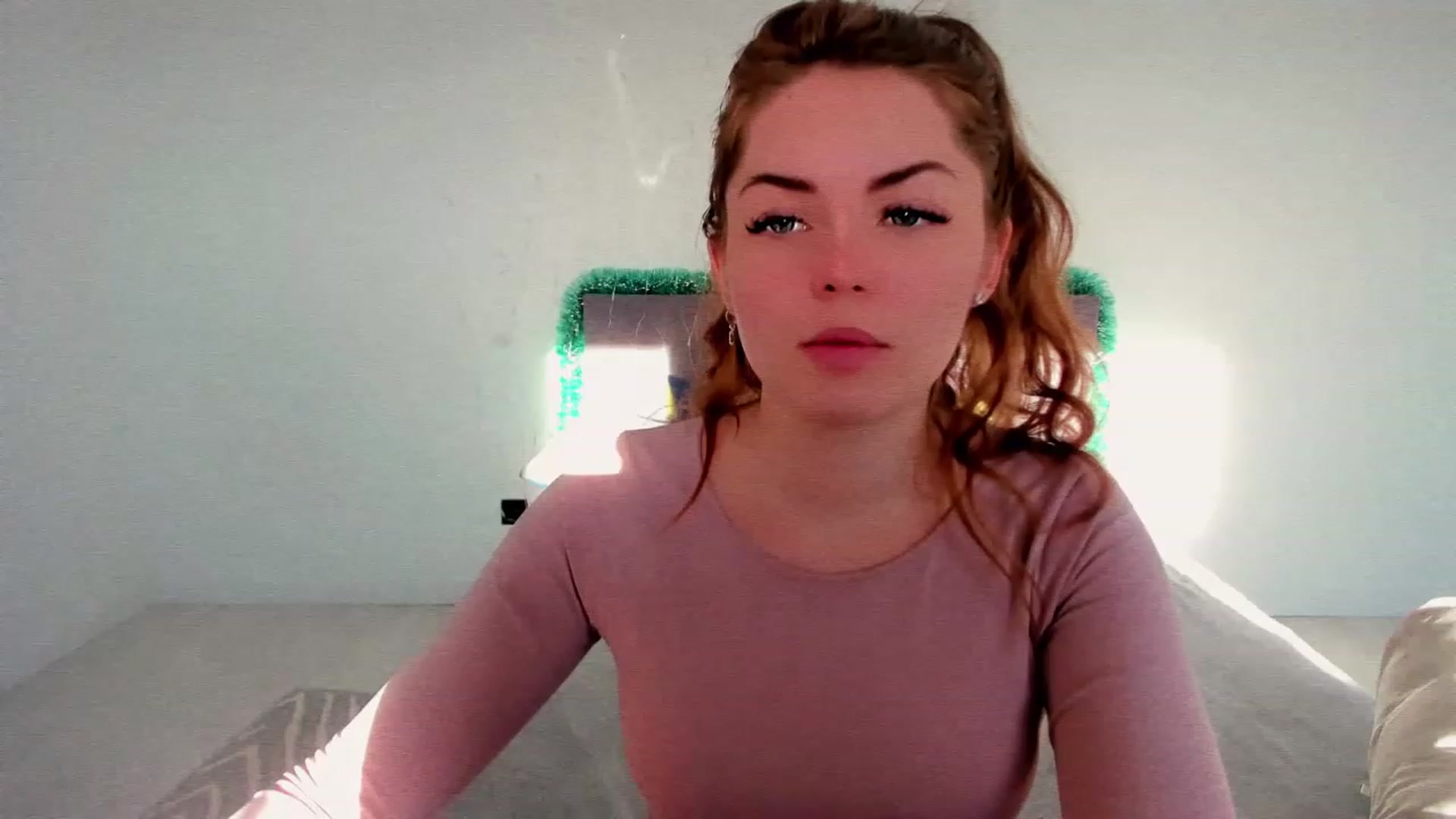Gallery image thumbnail from Miriam_Mills's myfreecams stream on, 12/28/2022, 12:37 image 7 of 20