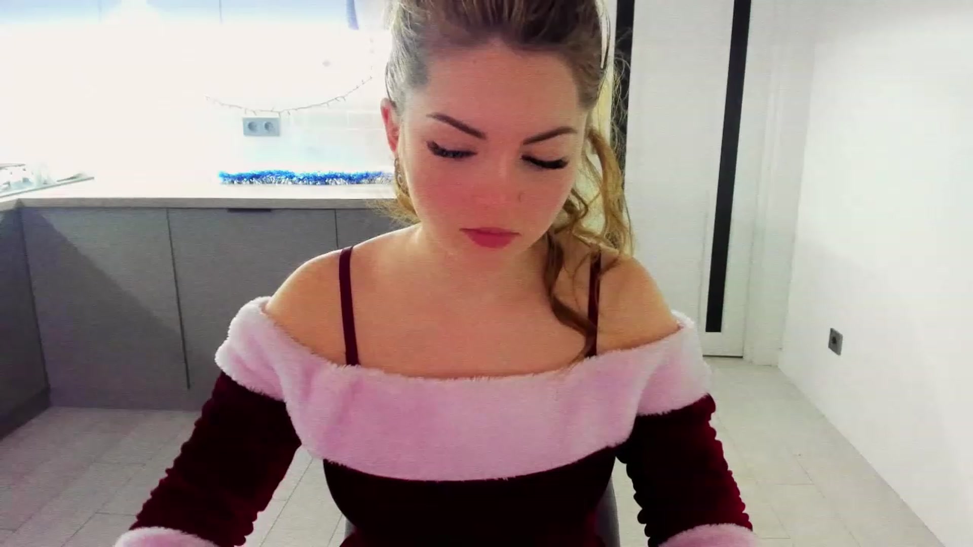 Gallery image thumbnail from Miriam_Mills's myfreecams stream on, 12/29/2022, 09:46 image 4 of 20