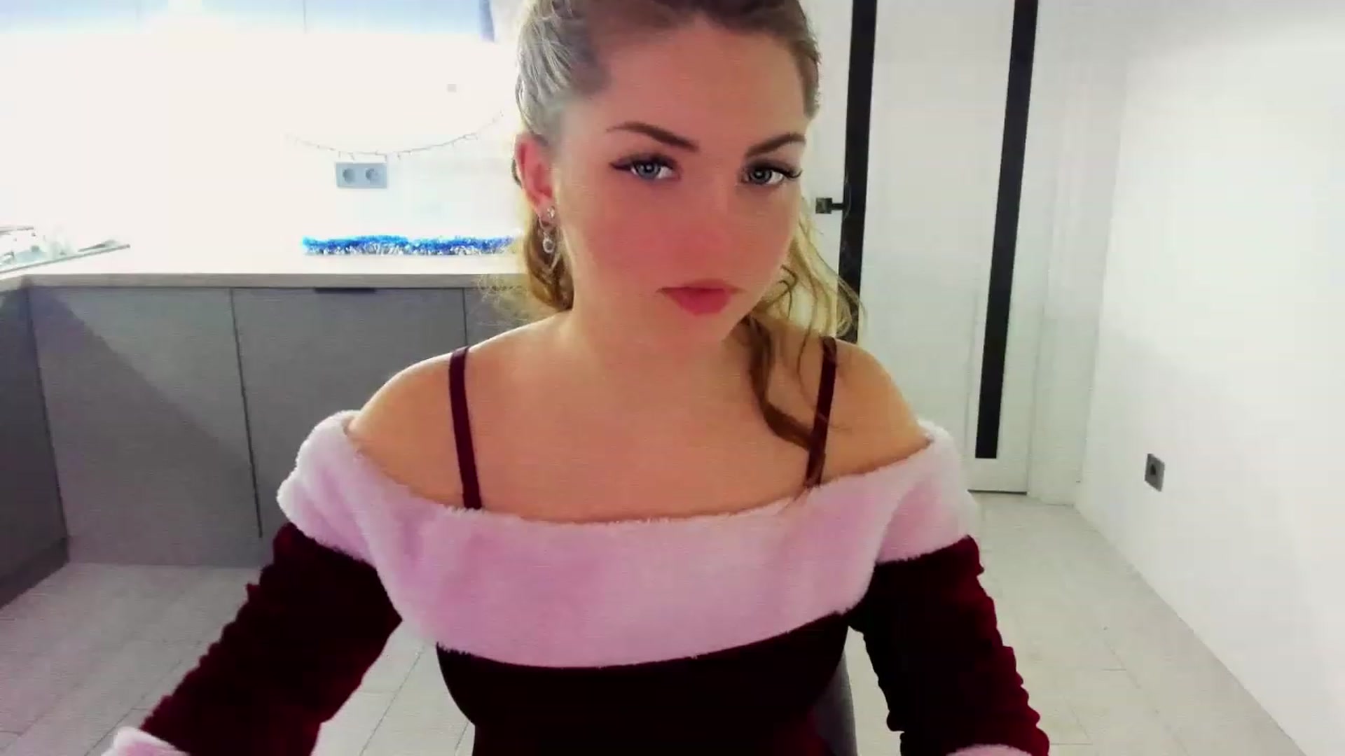 Gallery image thumbnail from Miriam_Mills's myfreecams stream on, 12/29/2022, 09:46 image 8 of 20