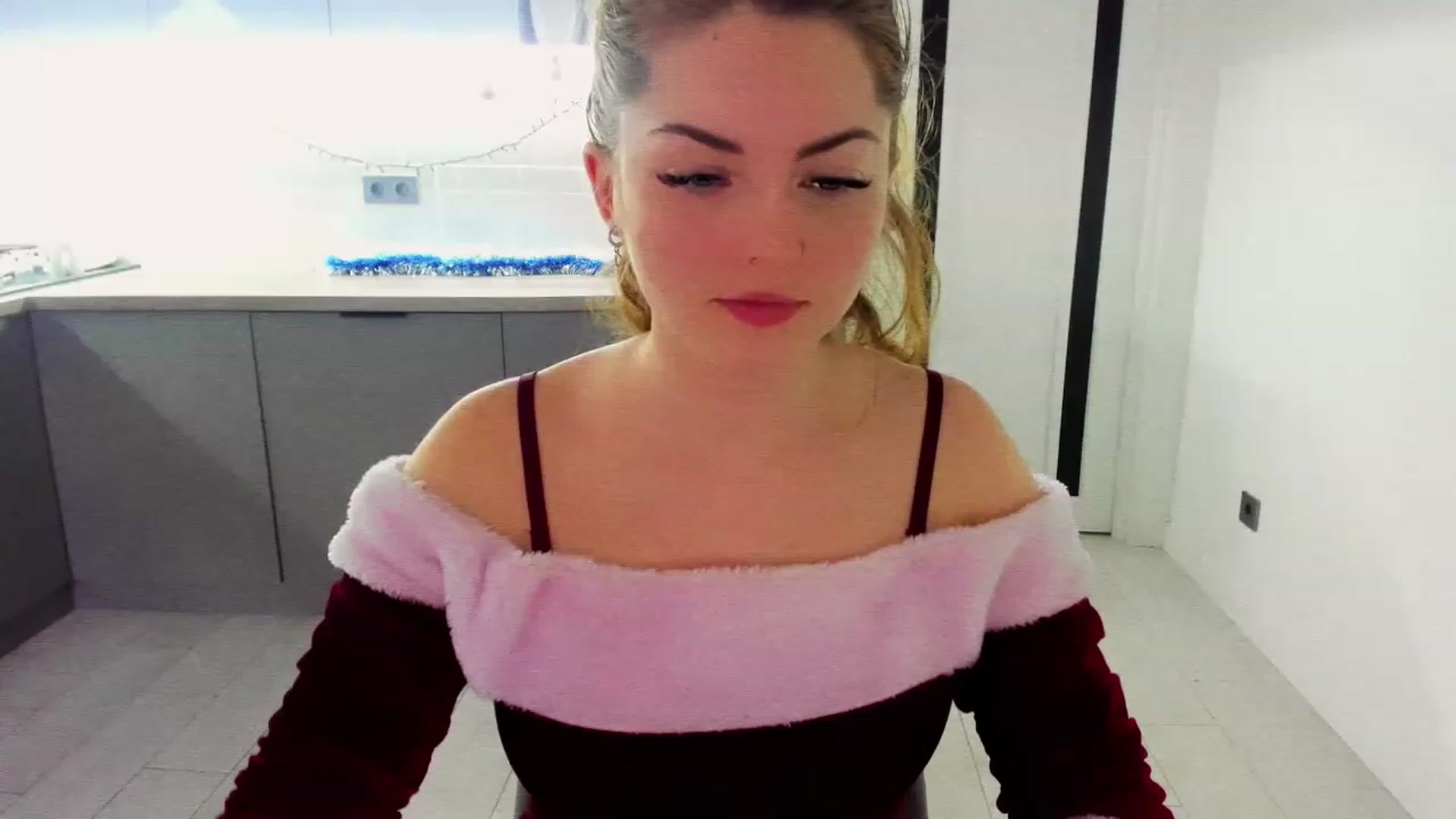Gallery image thumbnail from Miriam_Mills's myfreecams stream on, 12/29/2022, 09:46 image 10 of 20