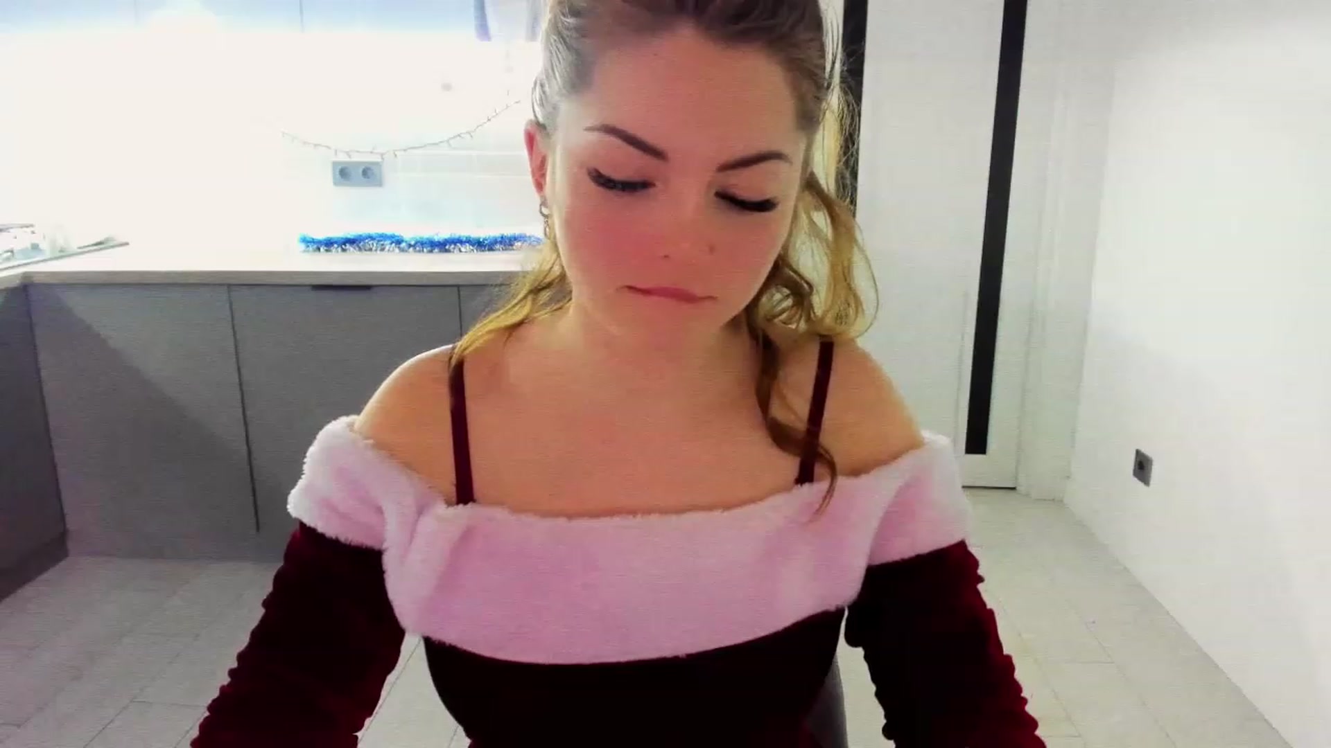 Gallery image thumbnail from Miriam_Mills's myfreecams stream on, 12/29/2022, 09:46 image 9 of 20